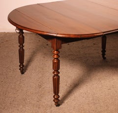 Early 19th Century Walnut Extendable Dining Table