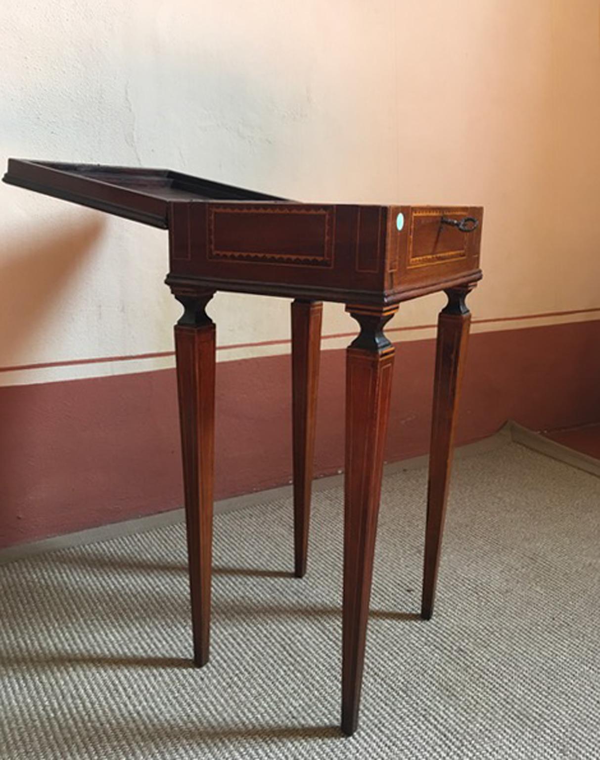 Italy Early 19th Century Regency Walnut Inlaid Side Table For Sale 6