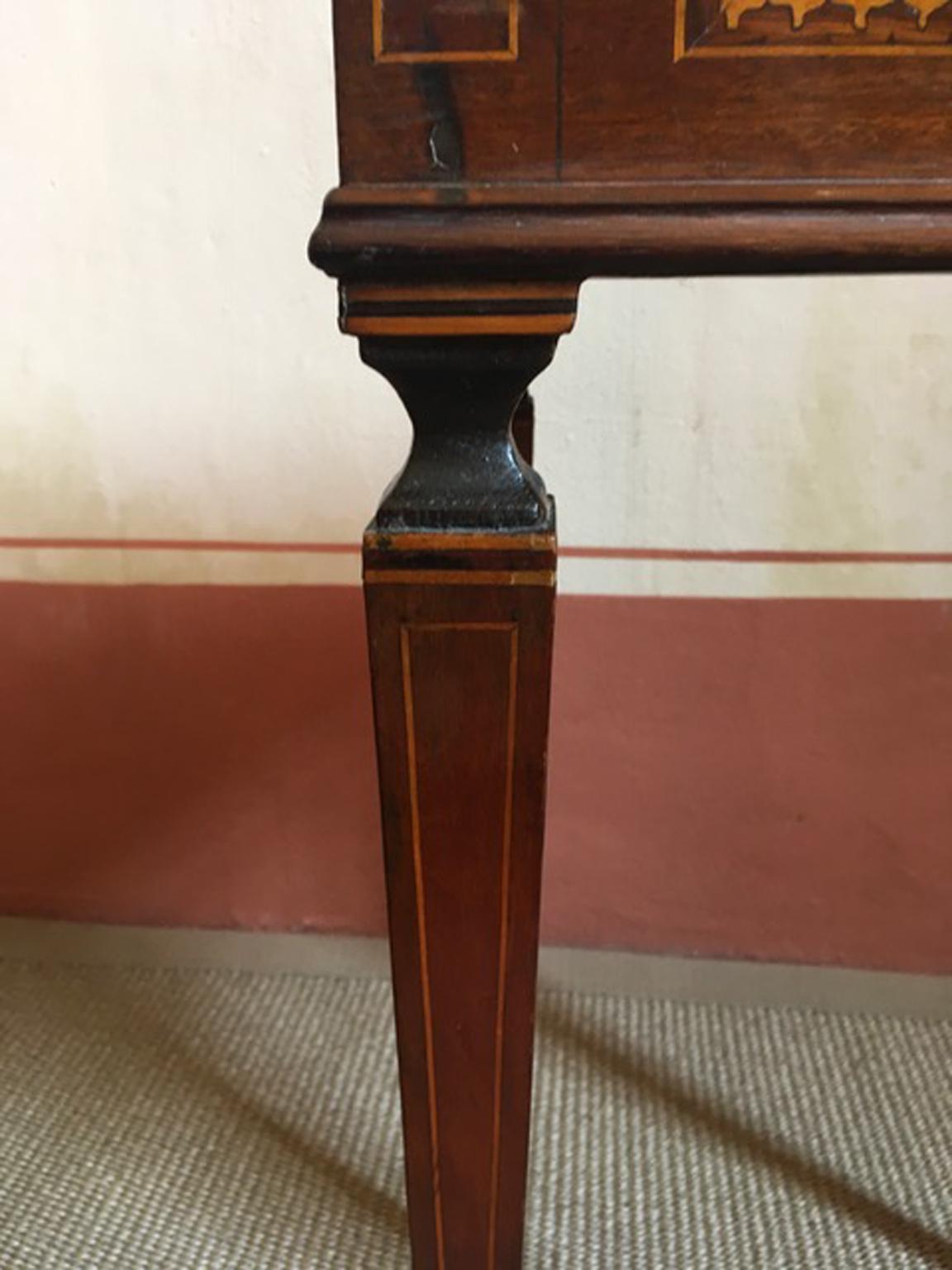 Oak Italy Early 19th Century Regency Walnut Inlaid Side Table For Sale