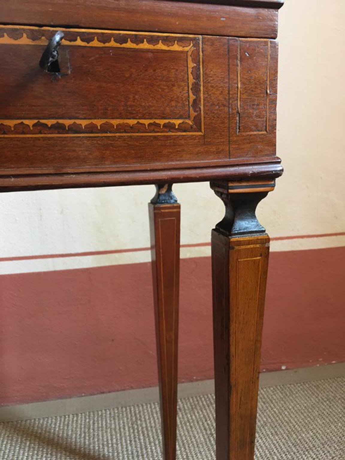 Italy Early 19th Century Regency Walnut Inlaid Side Table For Sale 1
