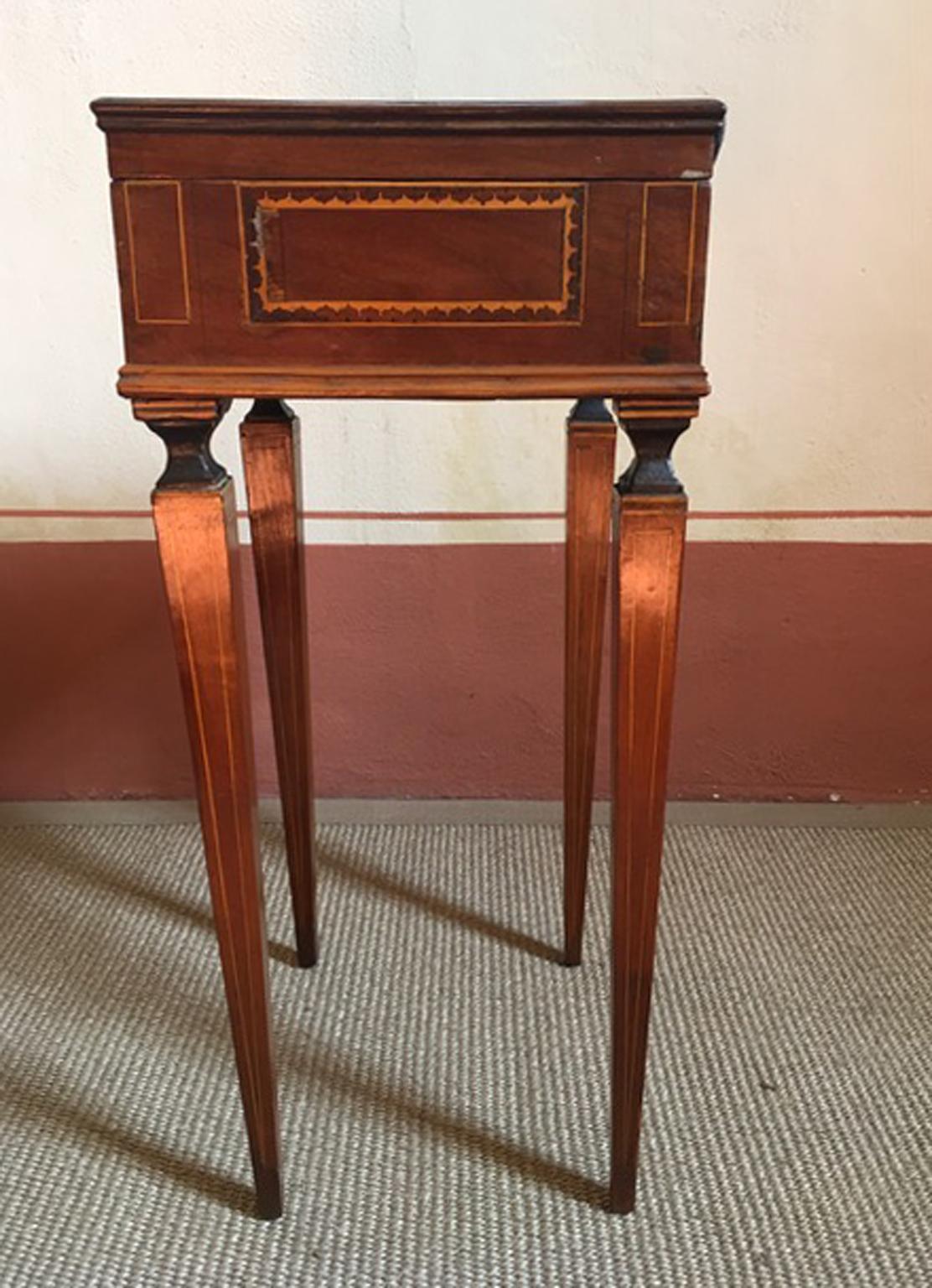Italy Early 19th Century Regency Walnut Inlaid Side Table For Sale 2