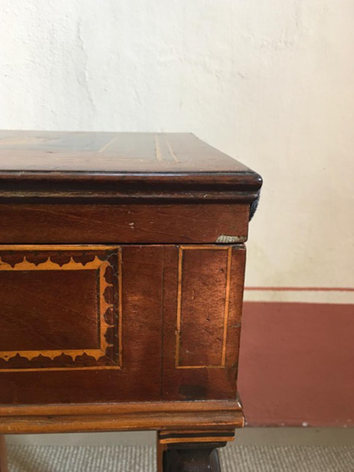 Italy Early 19th Century Regency Walnut Inlaid Side Table For Sale 3