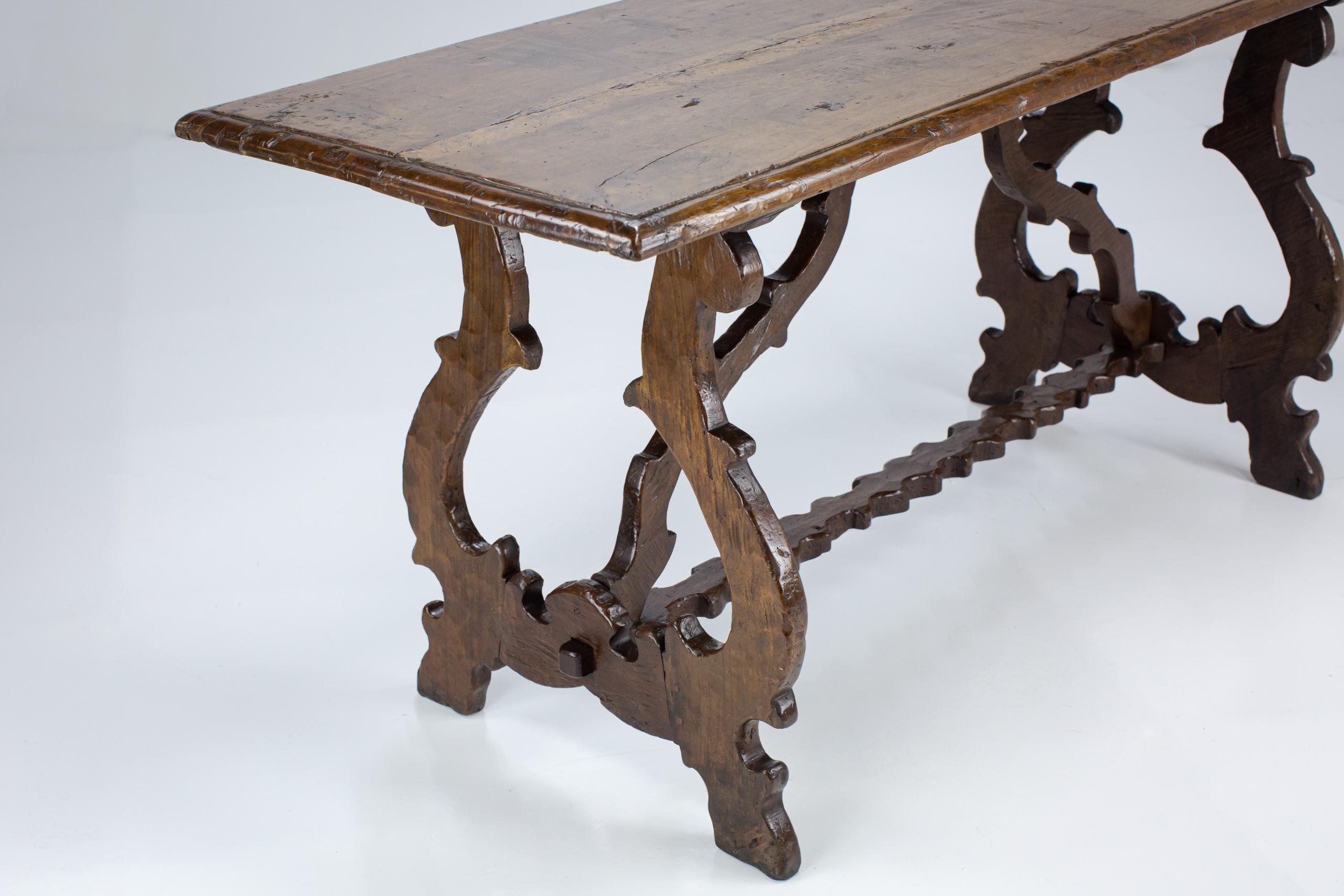 Early 19th Century Walnut Italian Trestle Table For Sale 1