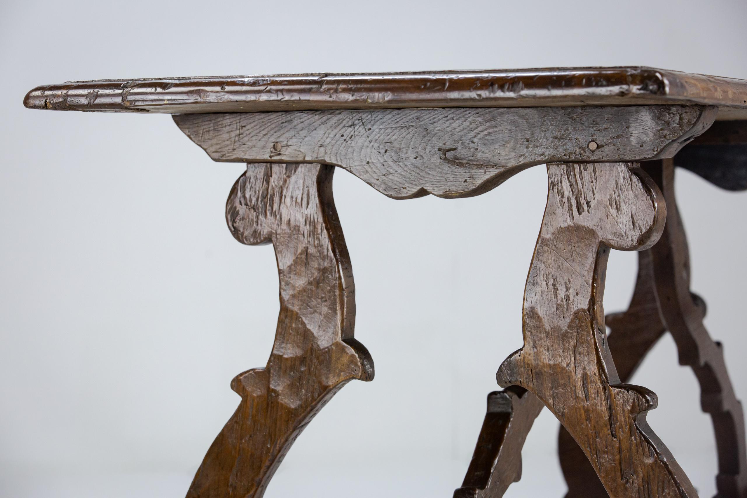 Early 19th Century Walnut Italian Trestle Table For Sale 5