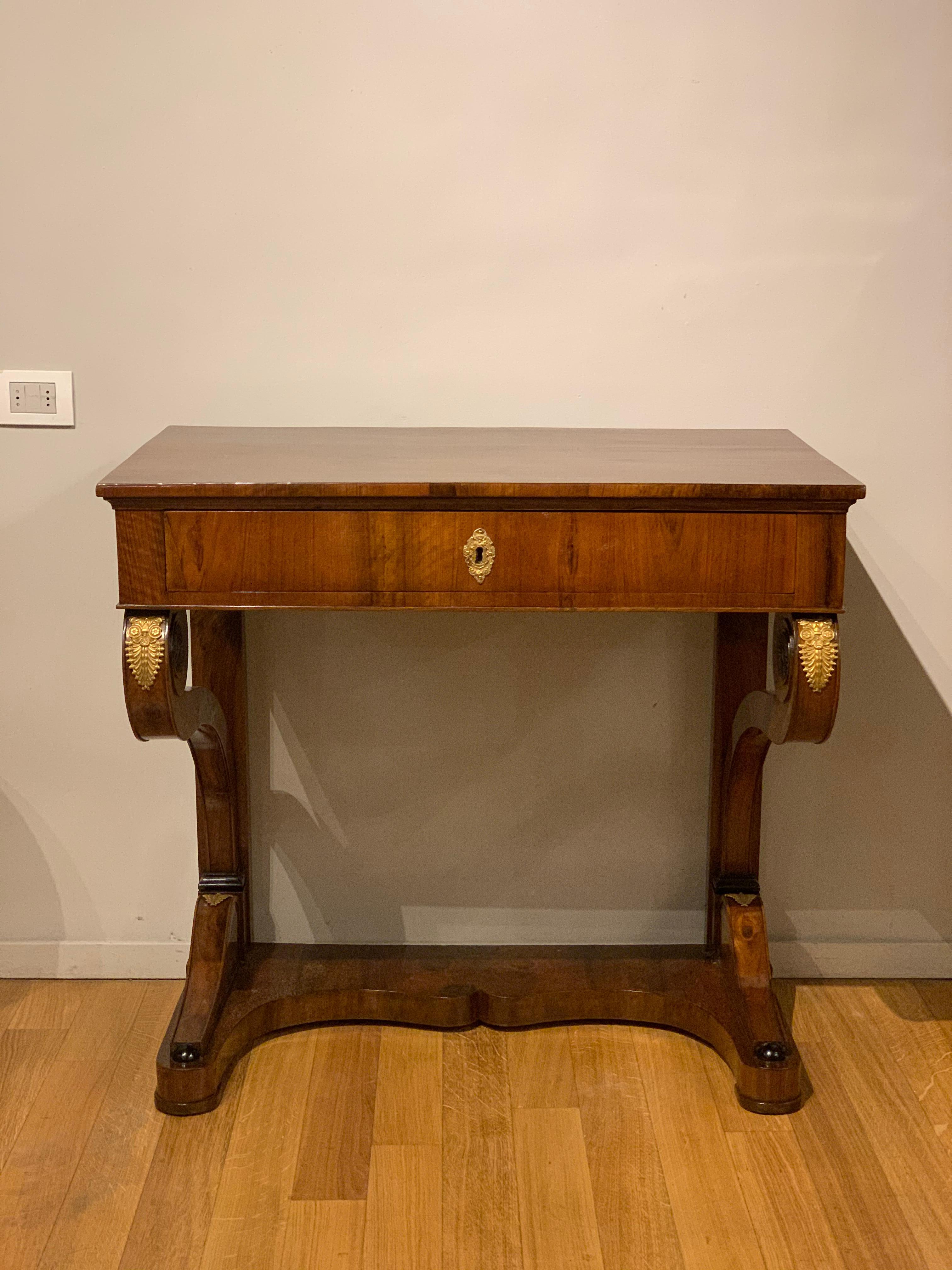 Early 19th Century, Walnut Lombard Consolle For Sale 8