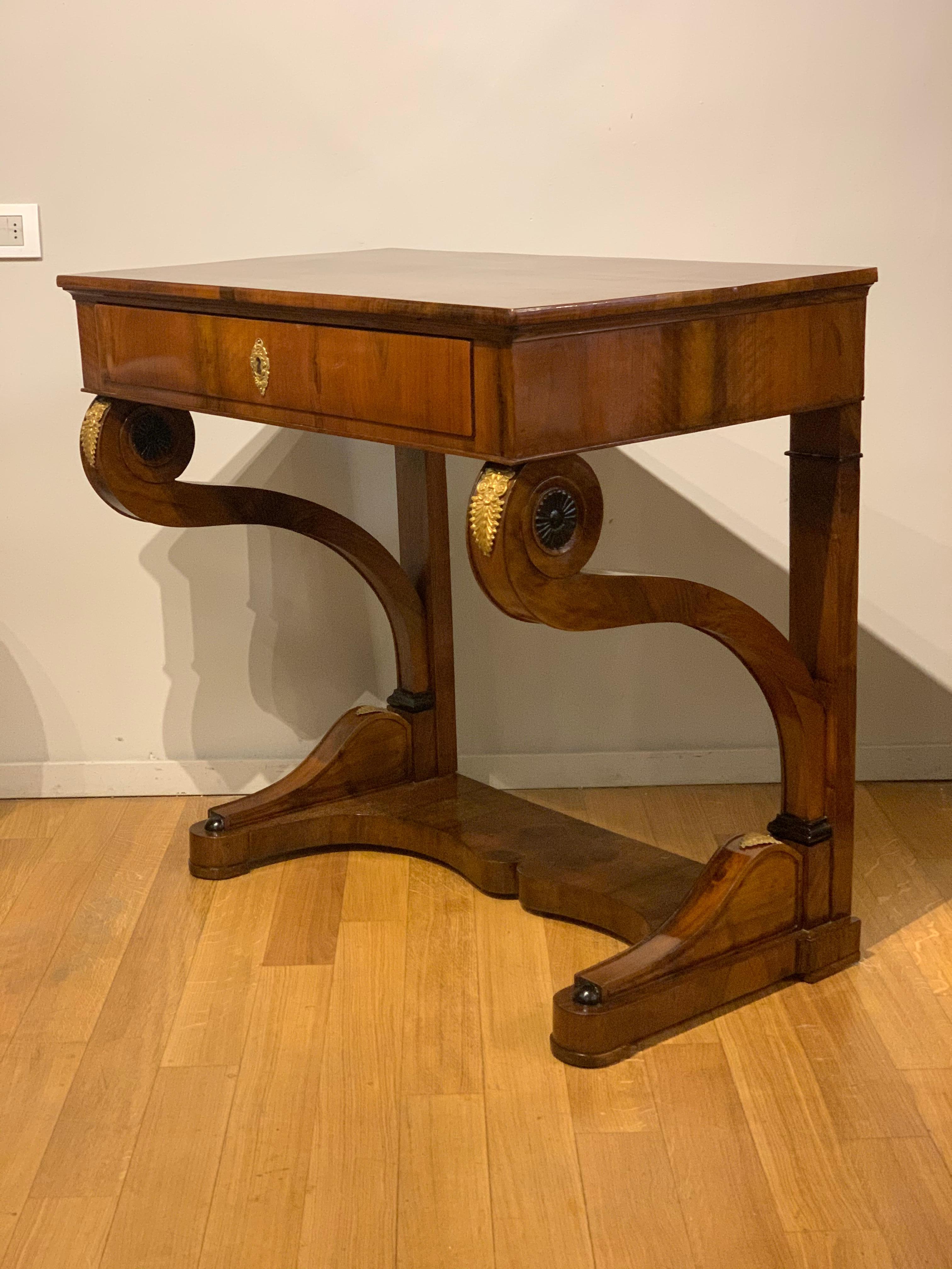 Early 19th Century, Walnut Lombard Consolle For Sale 9