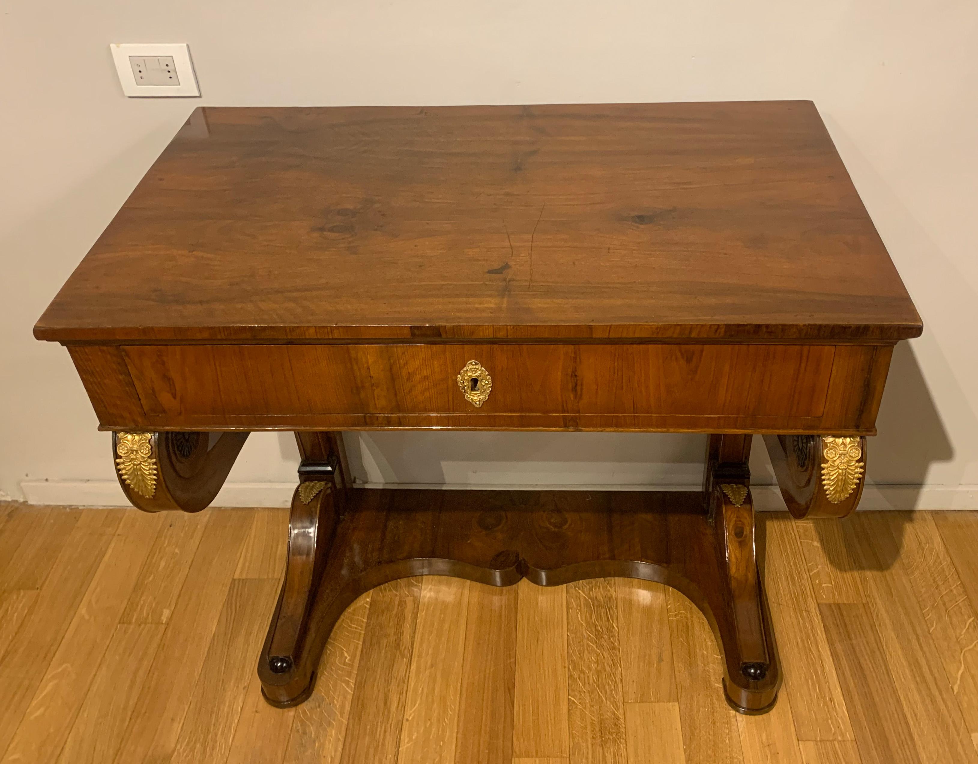 Early 19th Century, Walnut Lombard Consolle For Sale 1
