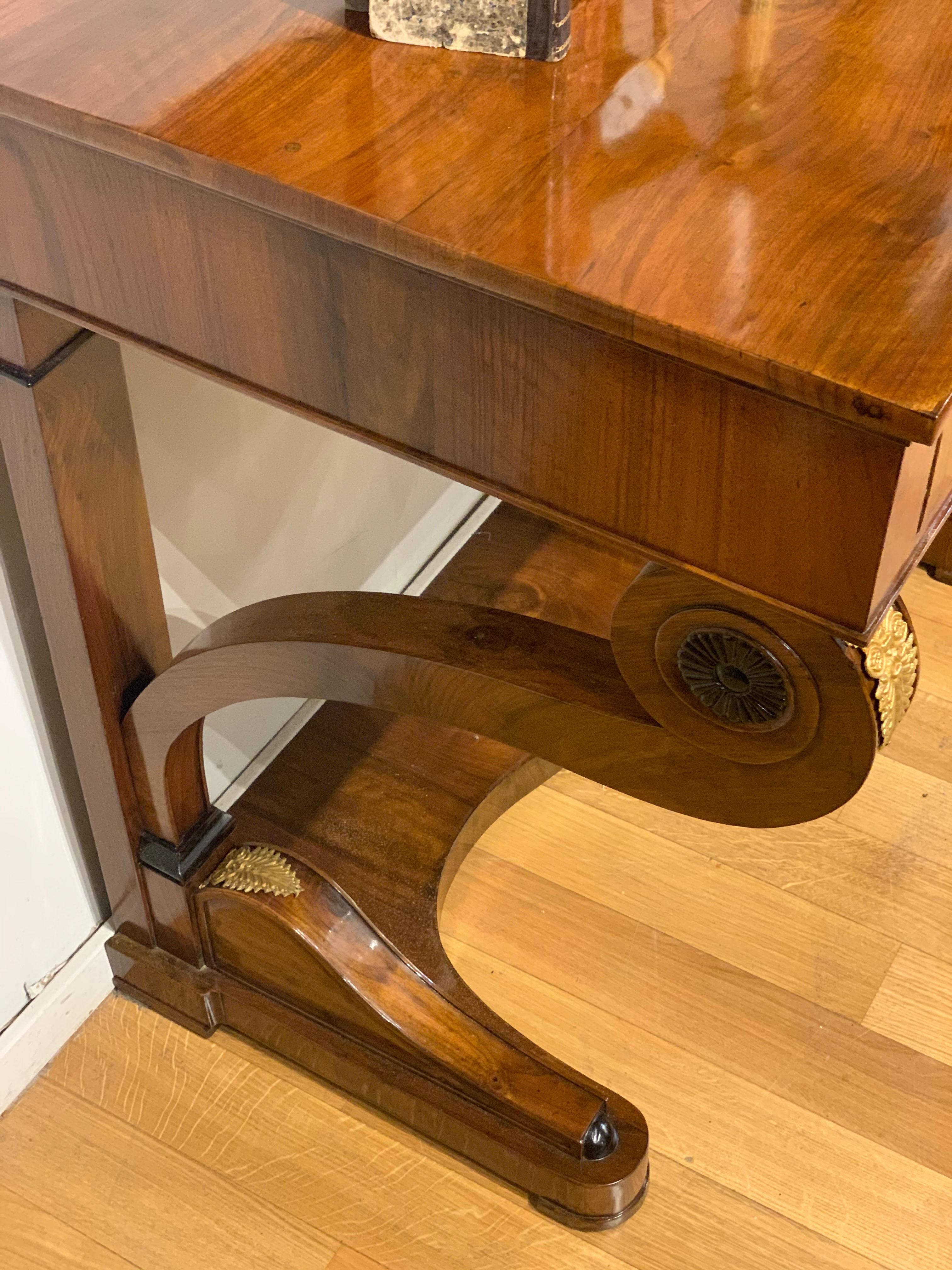 Early 19th Century, Walnut Lombard Consolle For Sale 2