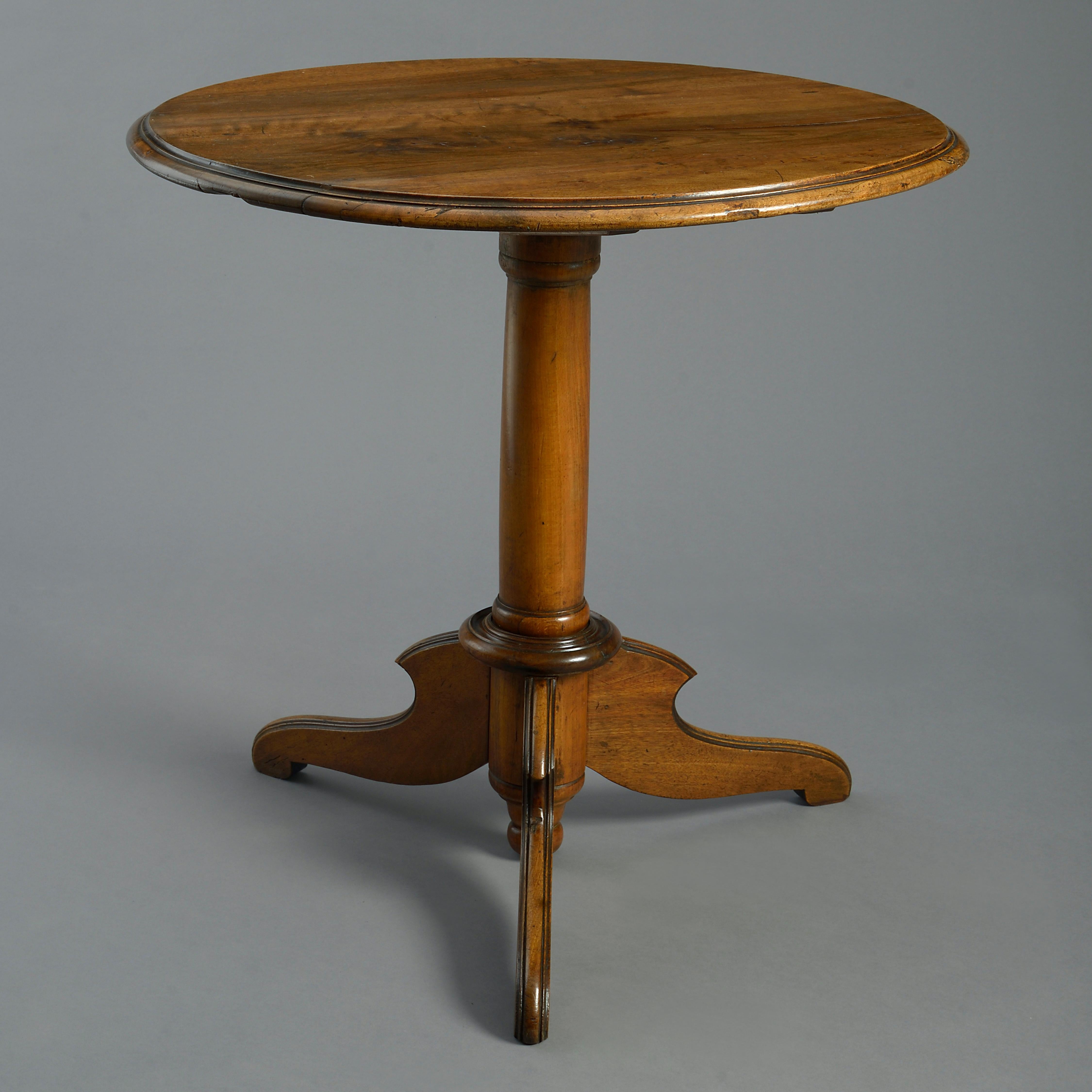 Early 19th Century Walnut Occasional Table In Good Condition In London, GB