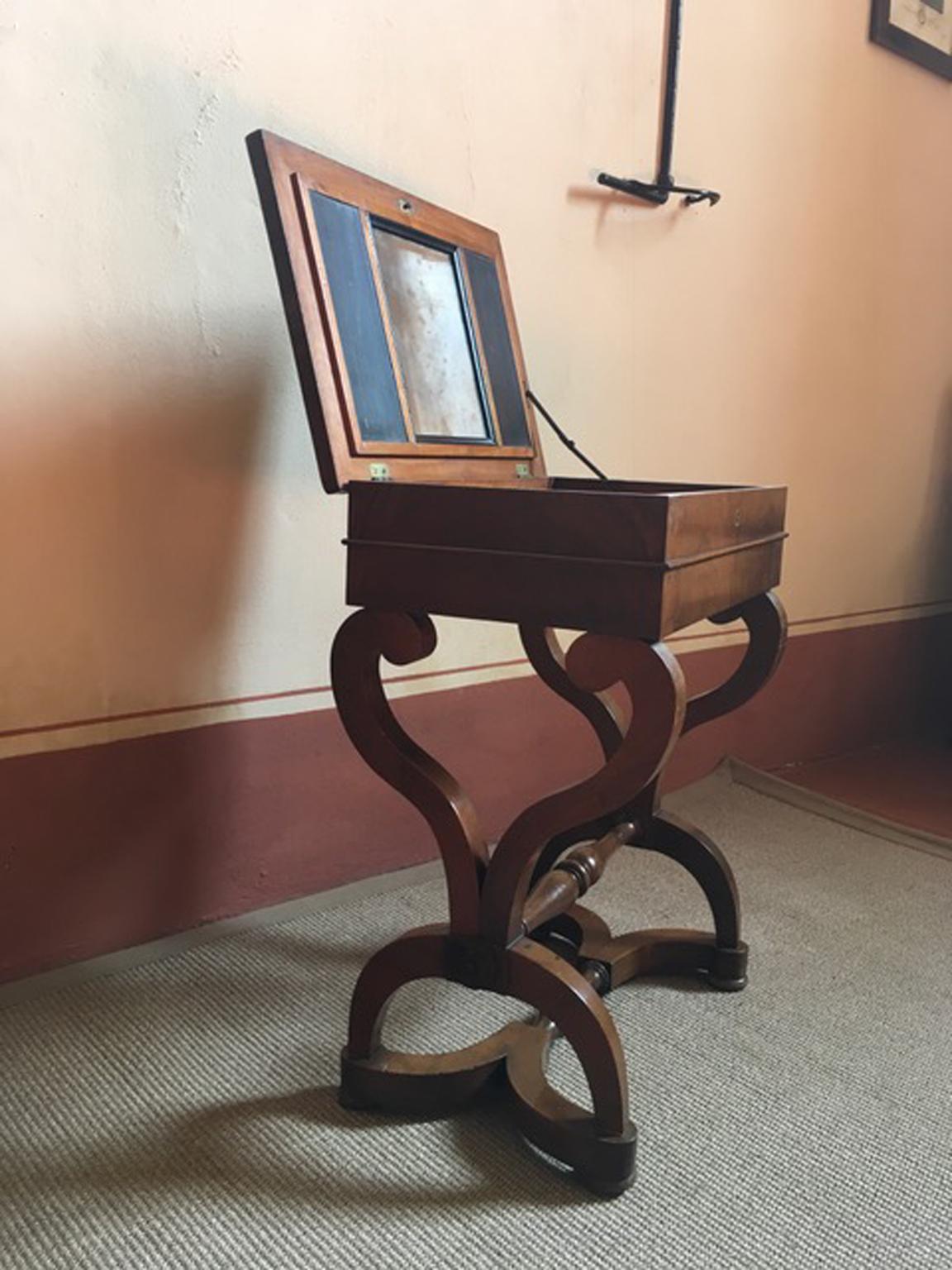 Italy Early 19th Century Walnut Vanity Table For Sale 5