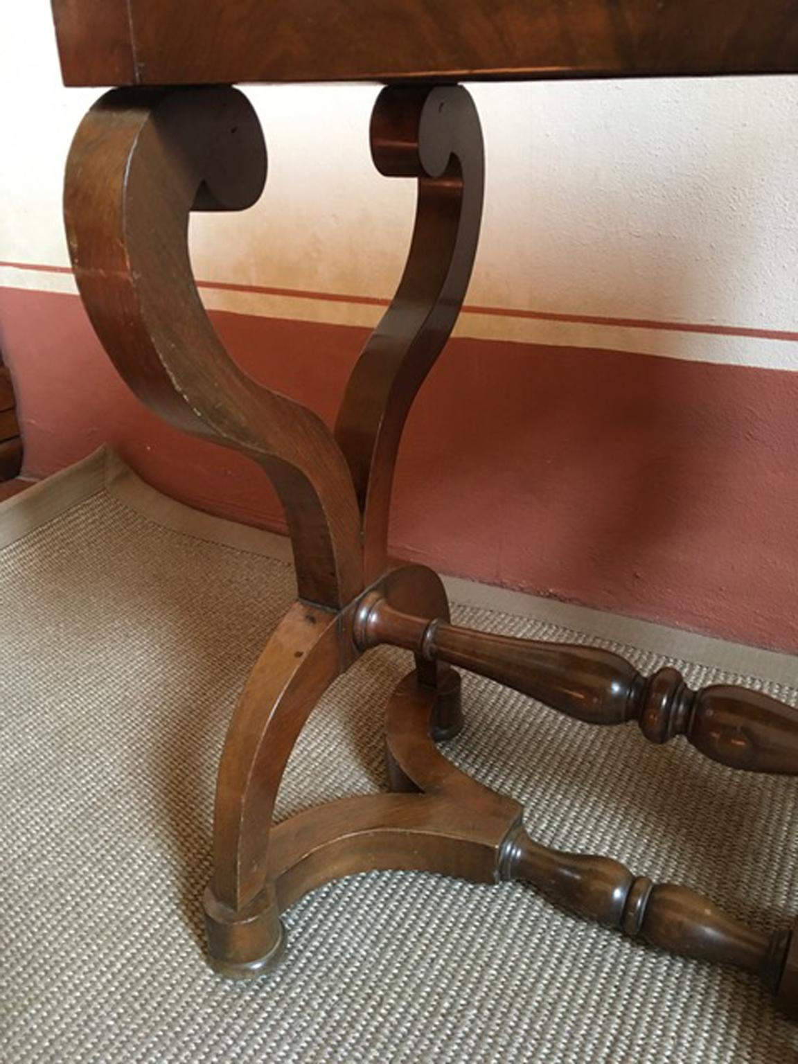 Glass Italy Early 19th Century Walnut Vanity Table For Sale