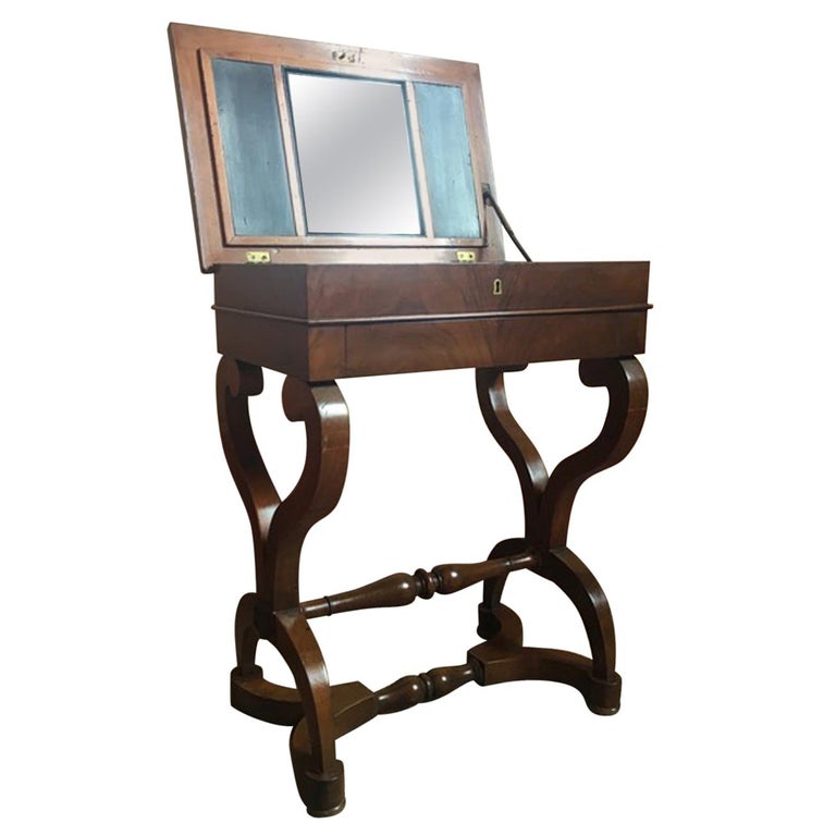 Italy Early 19th Century Walnut Vanities Table For Sale at 1stDibs