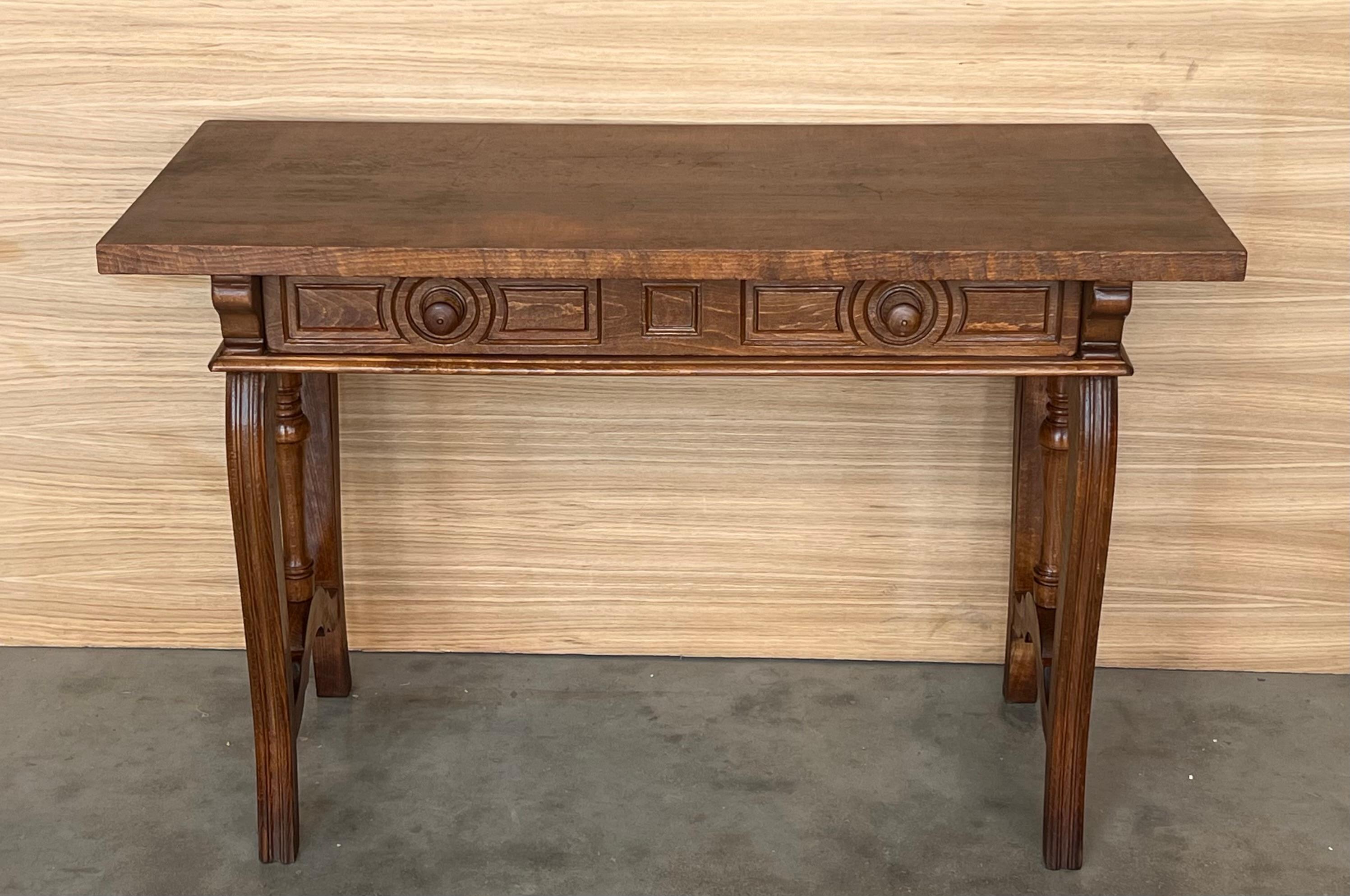 Early 19th Century Walnut Wood Catalan Spanish Console, Desk or Vanity Table In Good Condition In Miami, FL