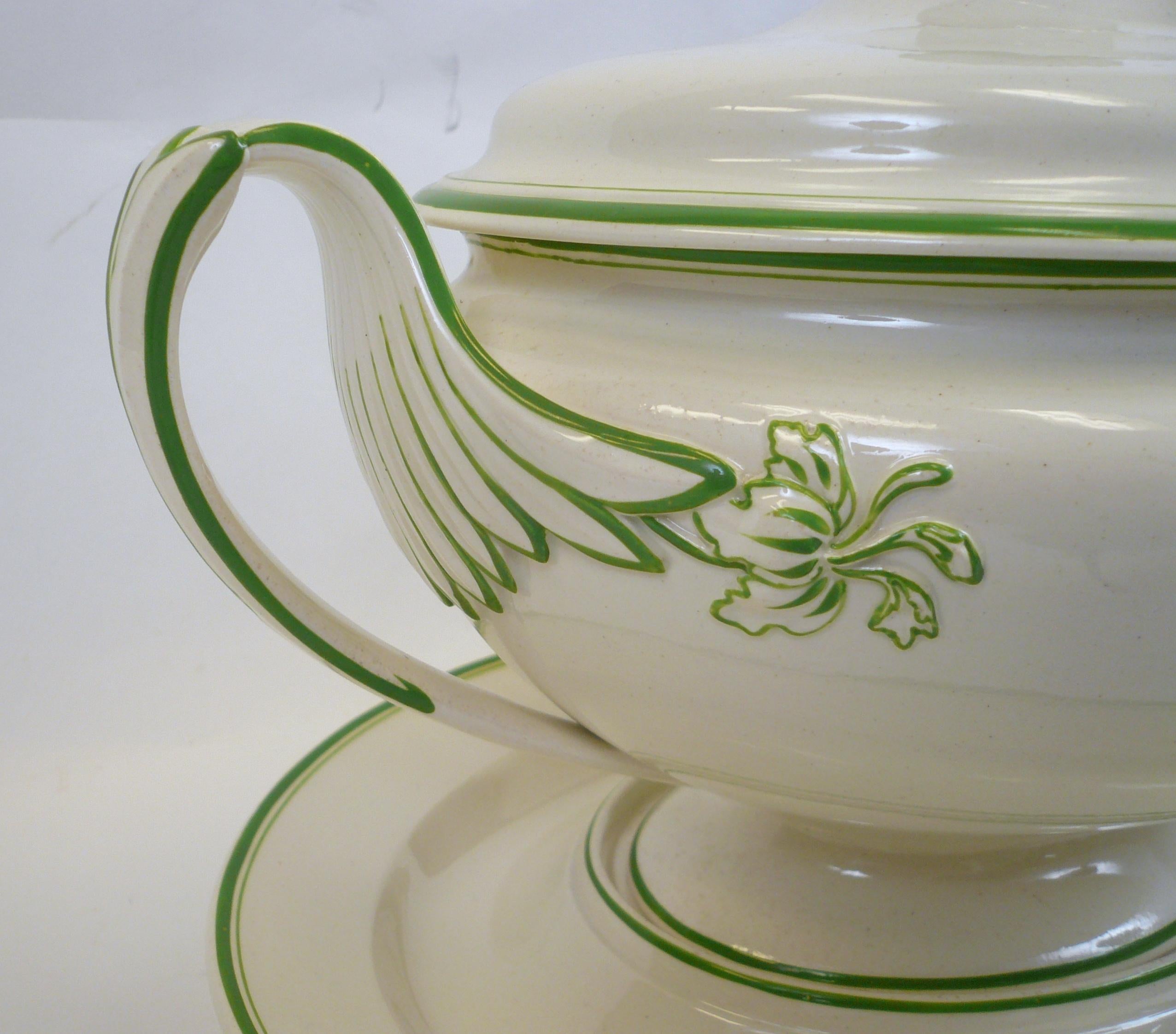 Early 19th Century Wedgwood Creamware Soup Tureen, Stand and Ladle In Good Condition In Pittsburgh, PA