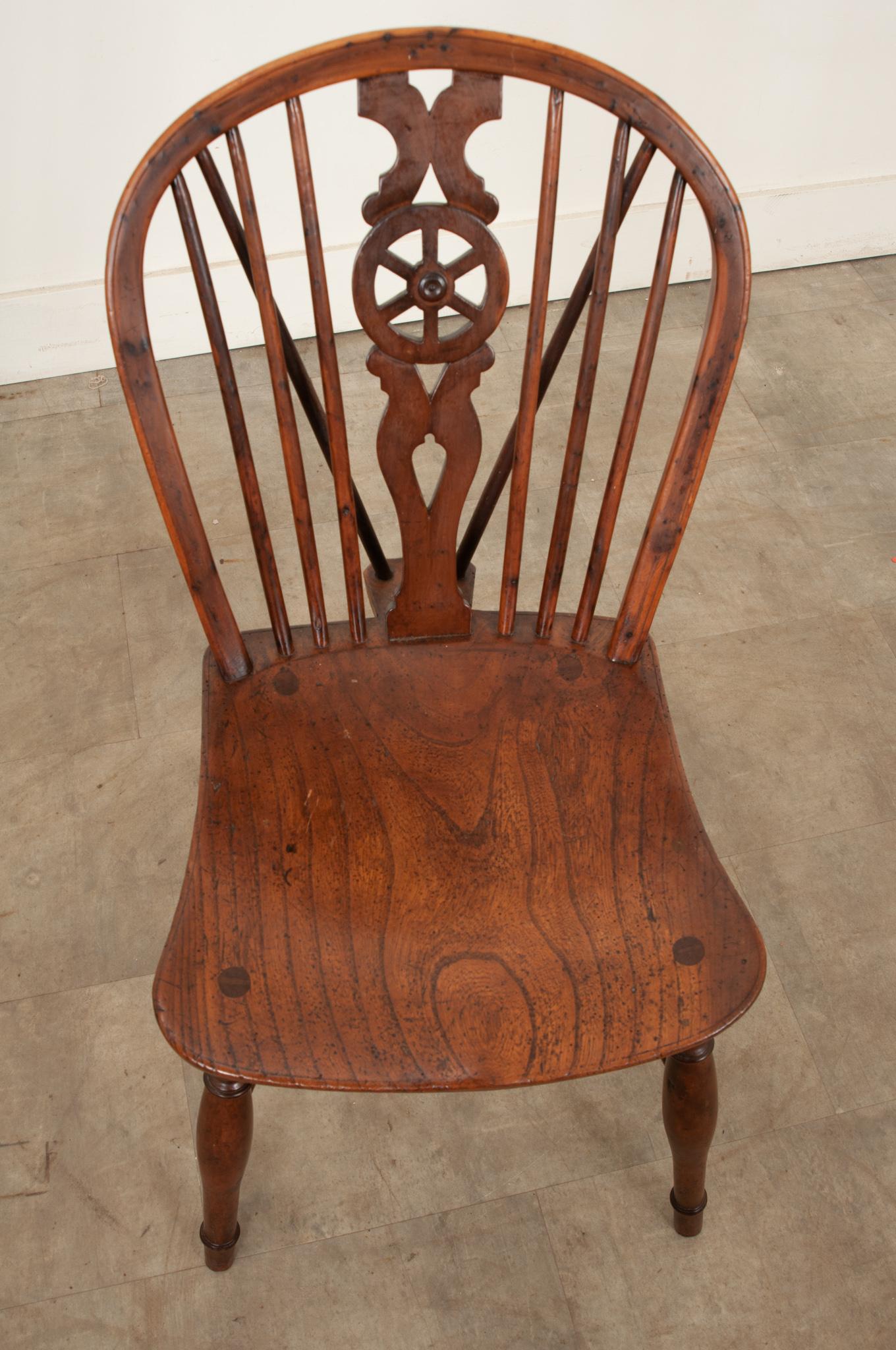 Früher Windsor-Stuhl des 19. Jahrhunderts mit Radrücken (Englisch) im Angebot