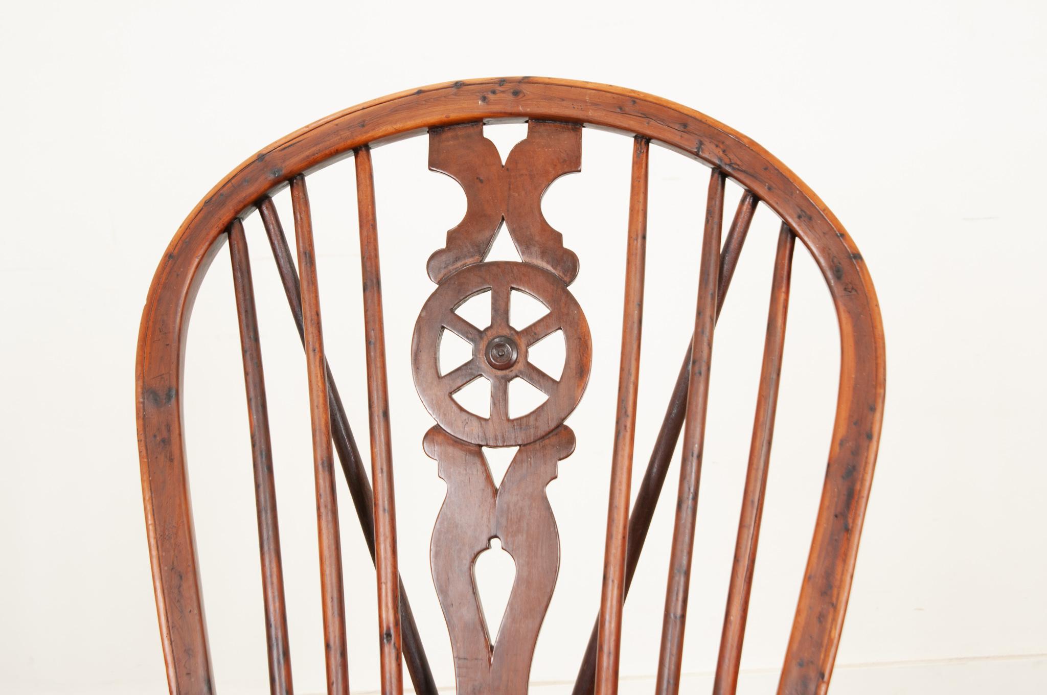 Früher Windsor-Stuhl des 19. Jahrhunderts mit Radrücken (Handgeschnitzt) im Angebot