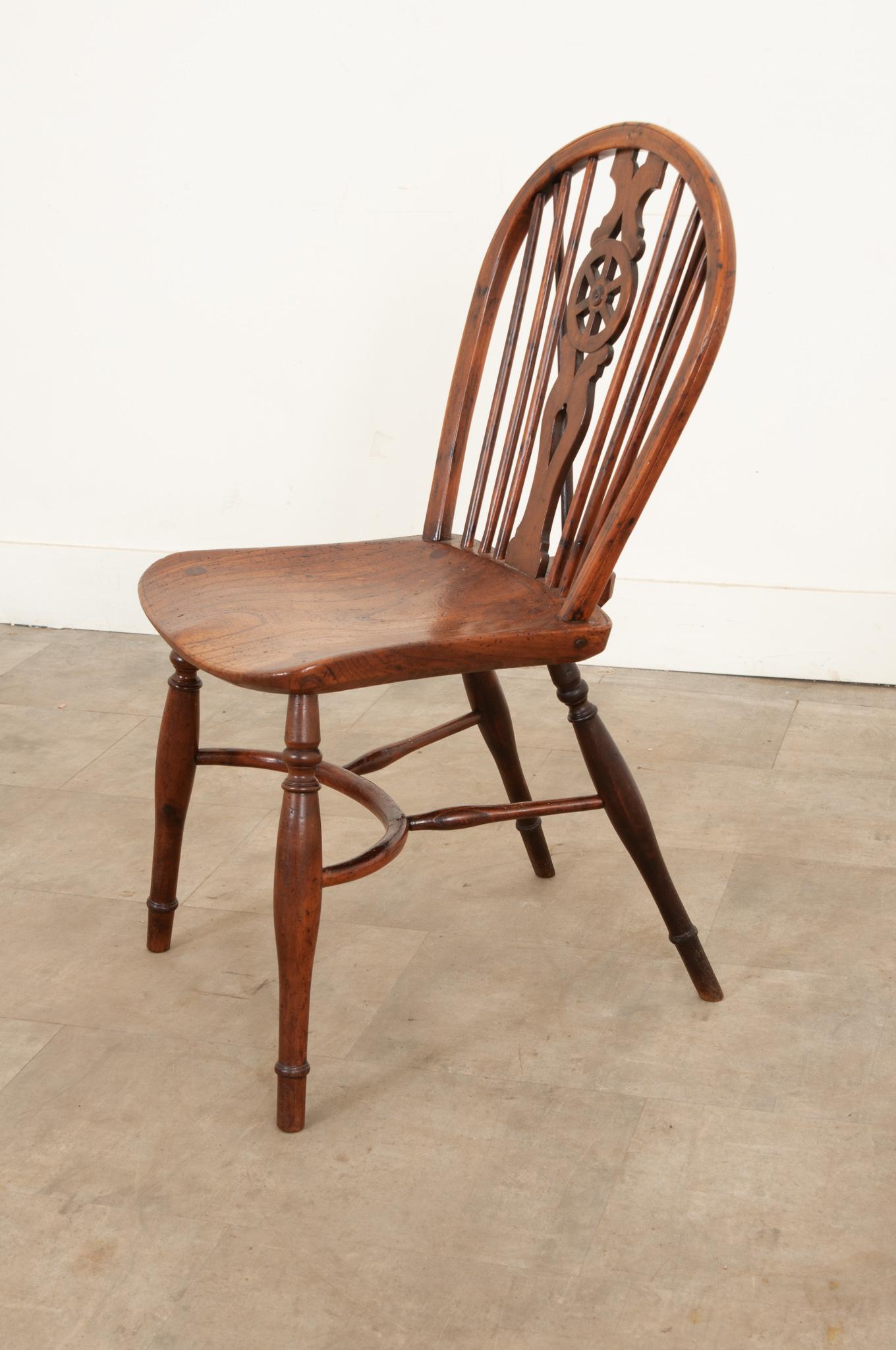 English Early 19th Century Wheelback Windsor Chair For Sale