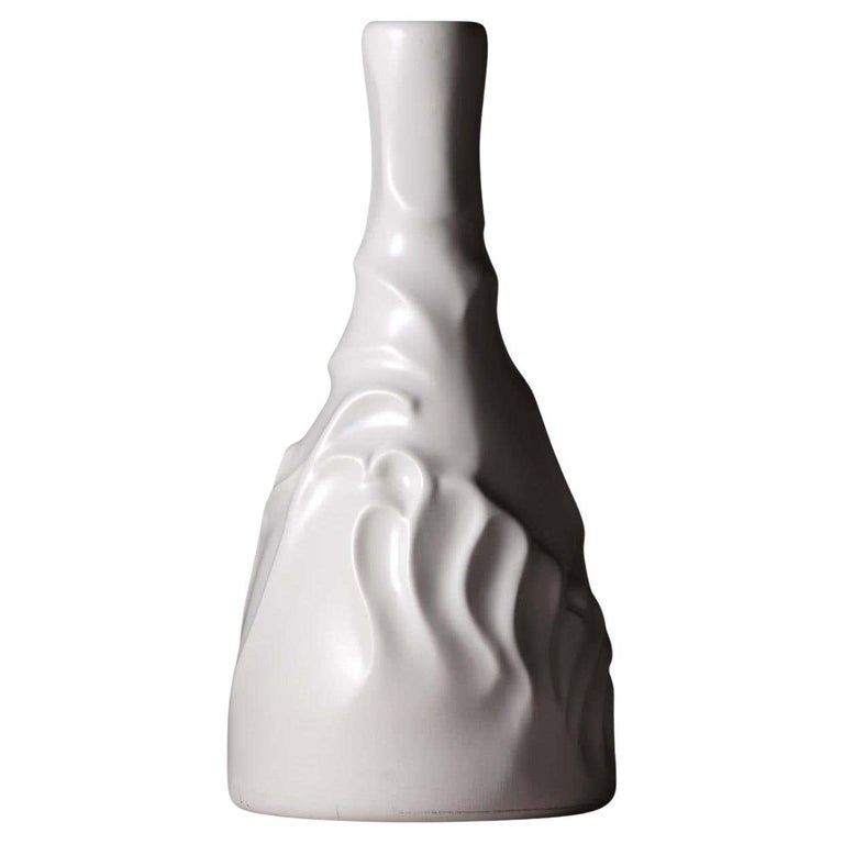 Vase bouteille Casa De Familia en céramique blanche de Josep Maria Jujol,  design espagnol En vente sur 1stDibs