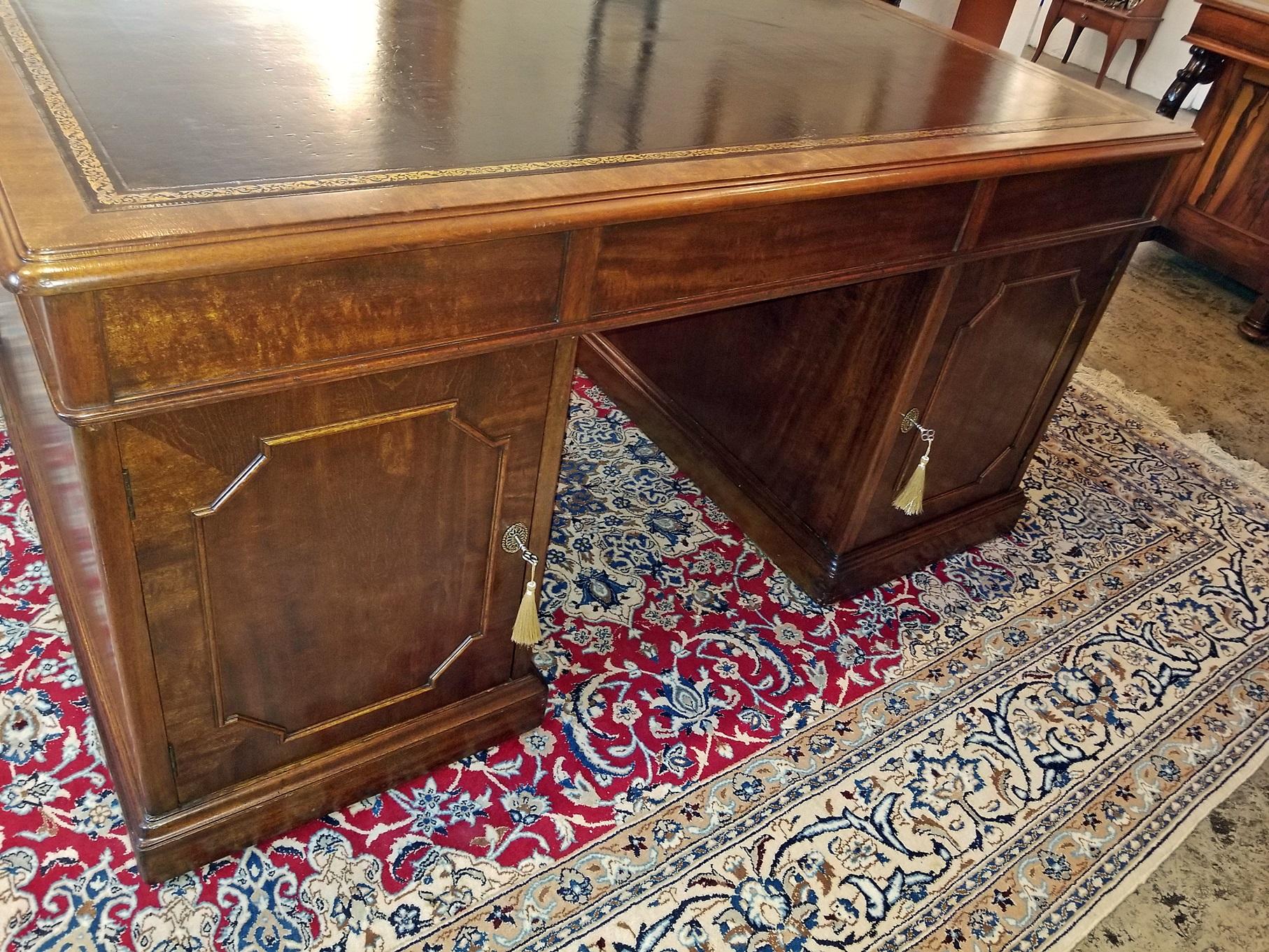 Early 19th Century William IV Mahogany Partners Desk 7