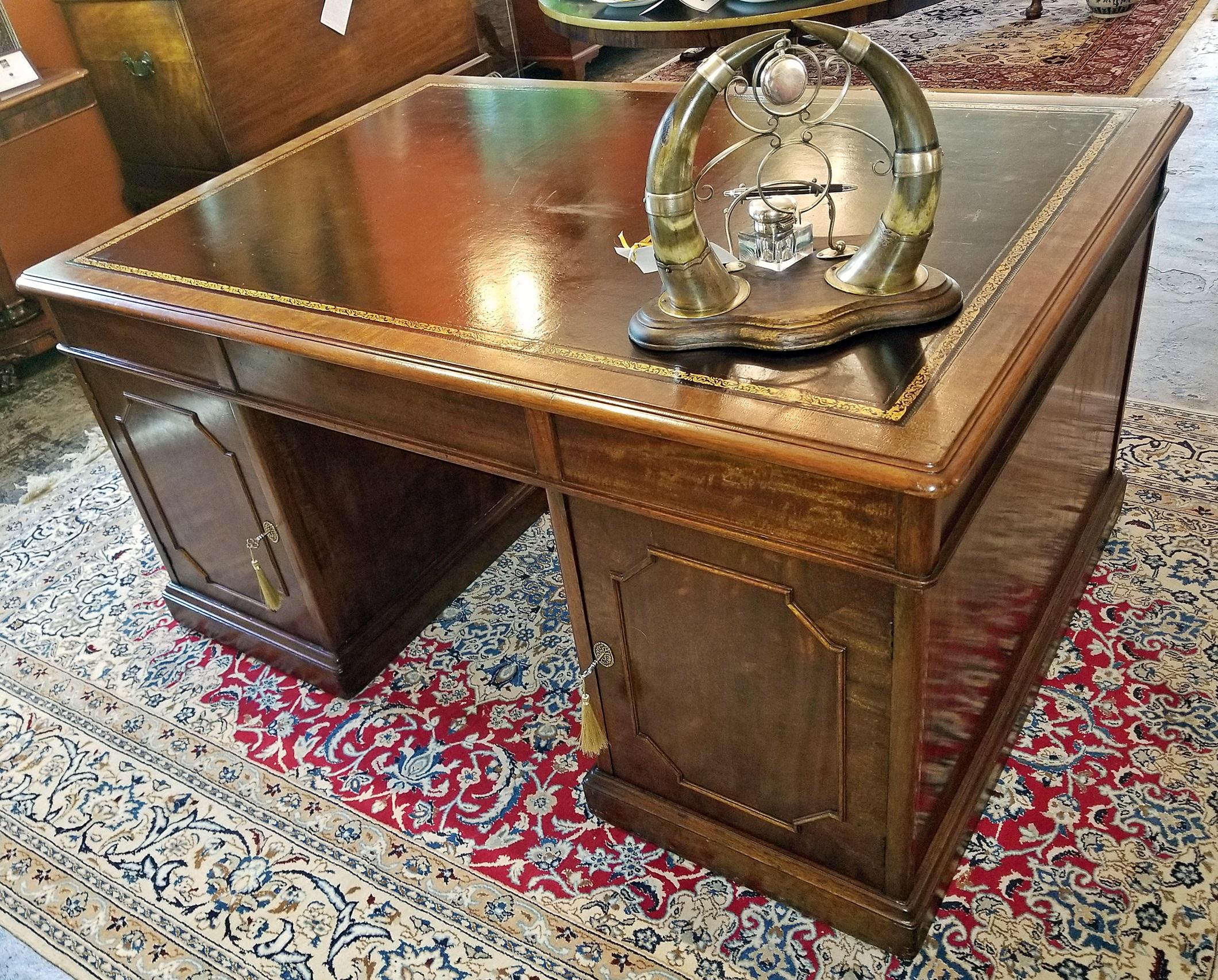 English Early 19th Century William IV Mahogany Partners Desk