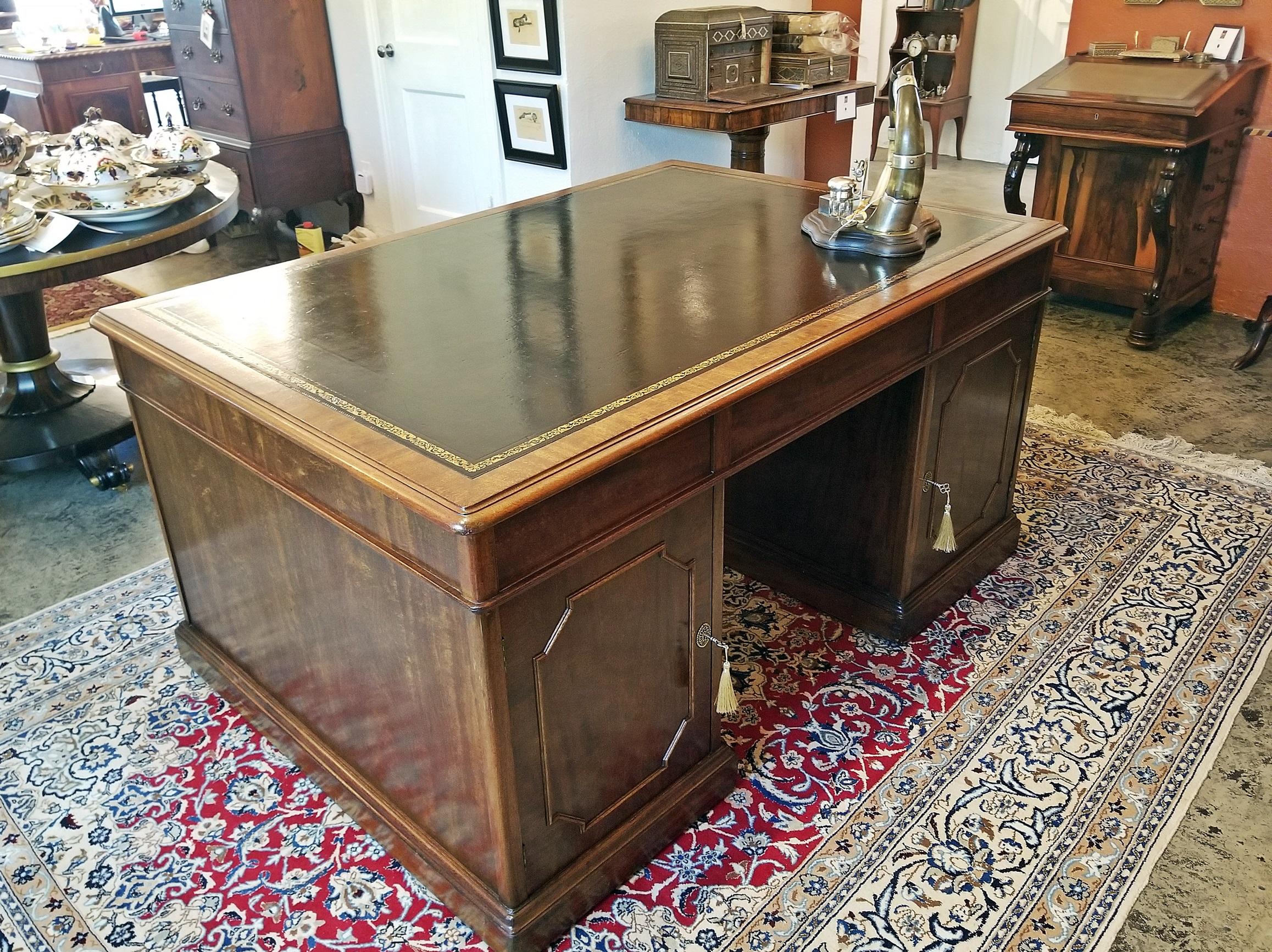 Early 19th Century William IV Mahogany Partners Desk In Good Condition In Dallas, TX