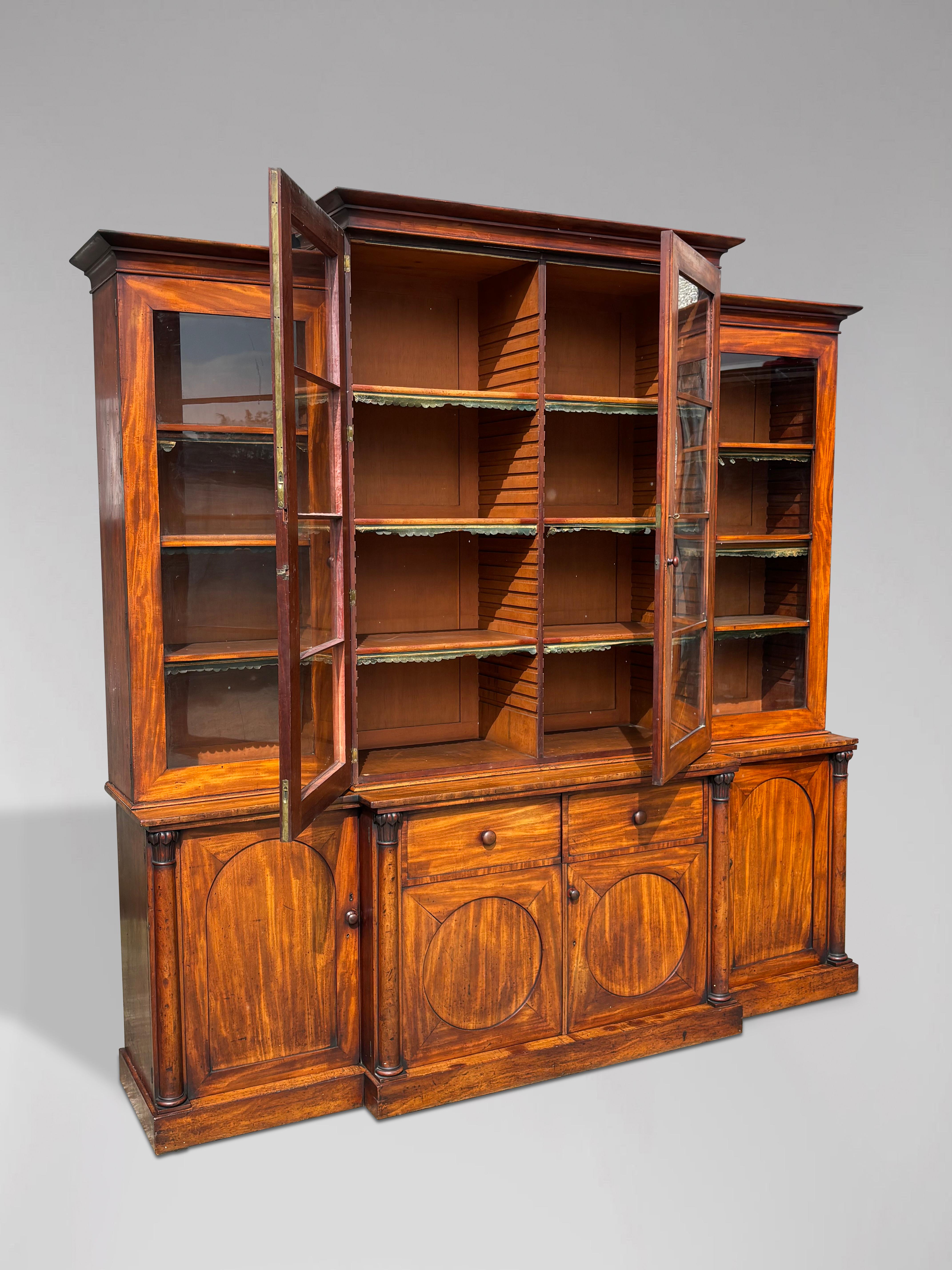 Britannico Libreria a due ante di William Williams del primo Ottocento in vendita