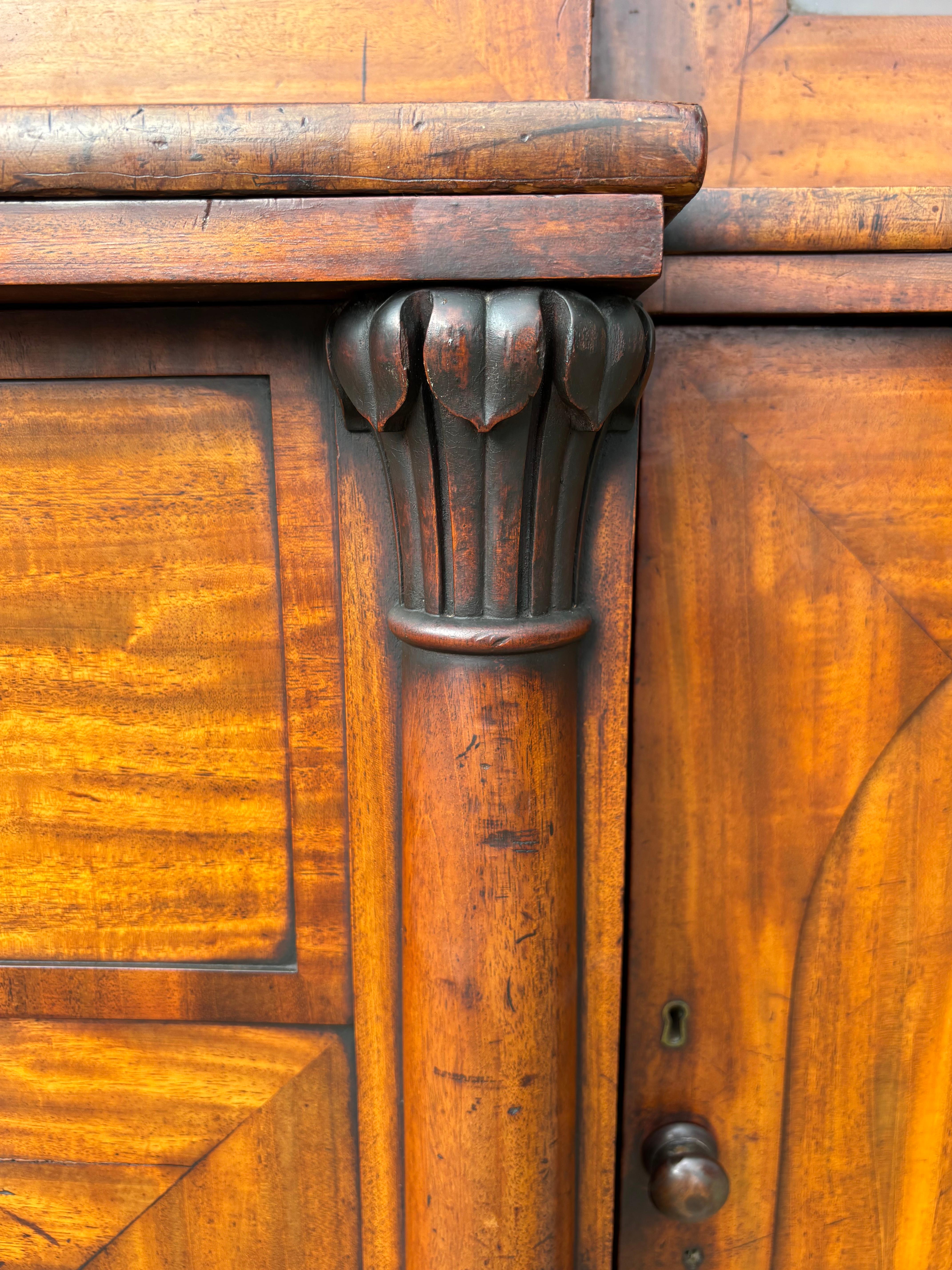 Legno Libreria a due ante di William Williams del primo Ottocento in vendita