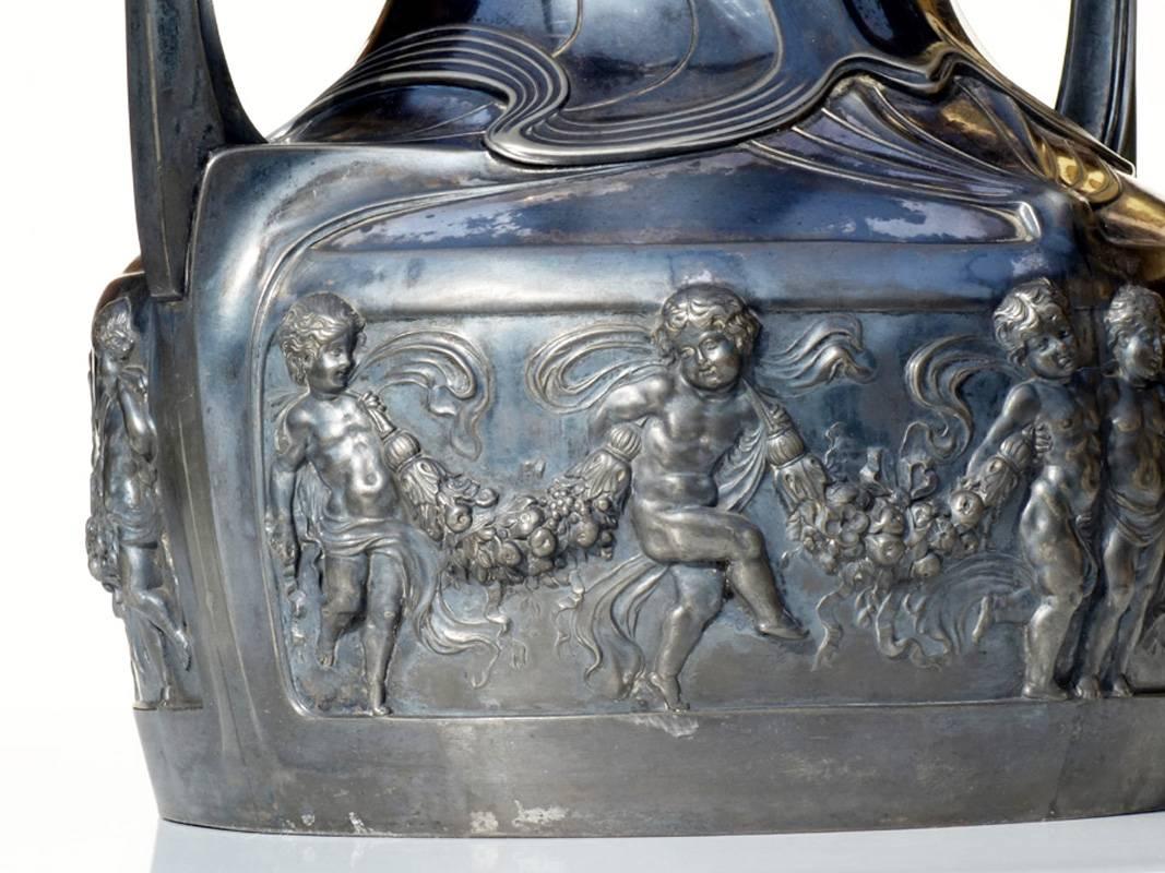 Tedesco Vaso in metallo argentato grande di inizio XIX secolo WMF Albert Mayer Art Nouveau Jugendstil in vendita