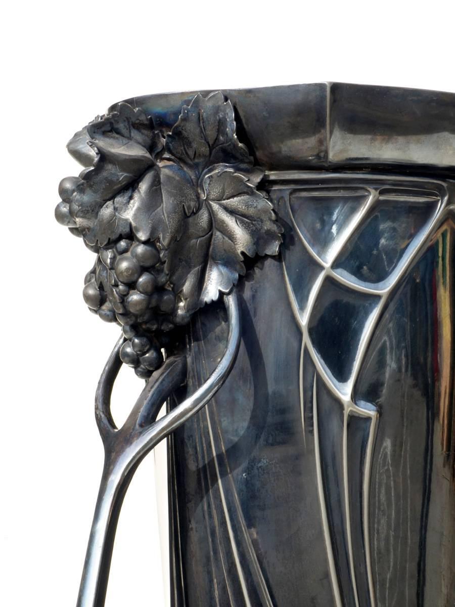 Placcato argento Vaso in metallo argentato grande di inizio XIX secolo WMF Albert Mayer Art Nouveau Jugendstil in vendita