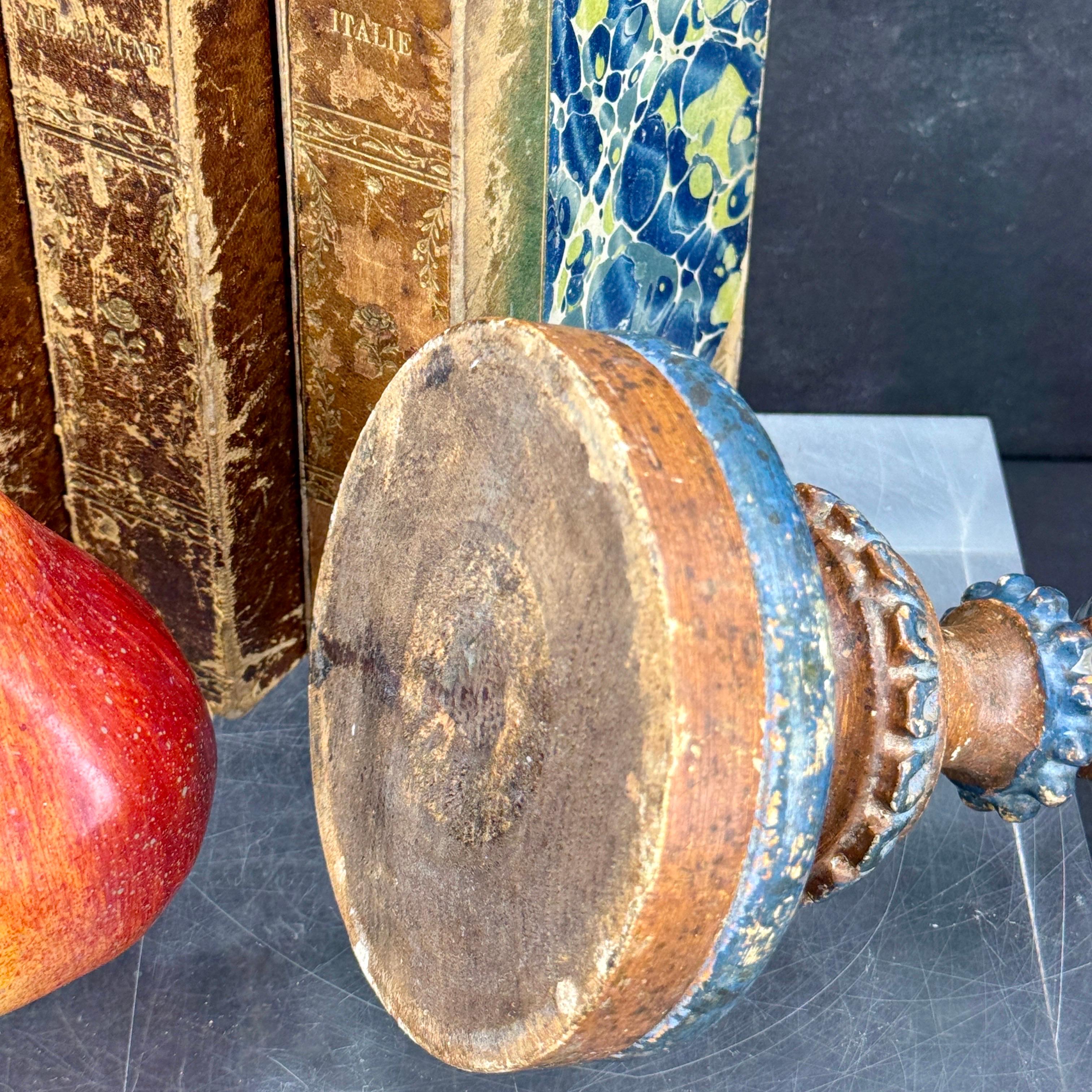 Early 19th Century Italian Wood Painted Gilded Candlestick Pricket in vendita 2