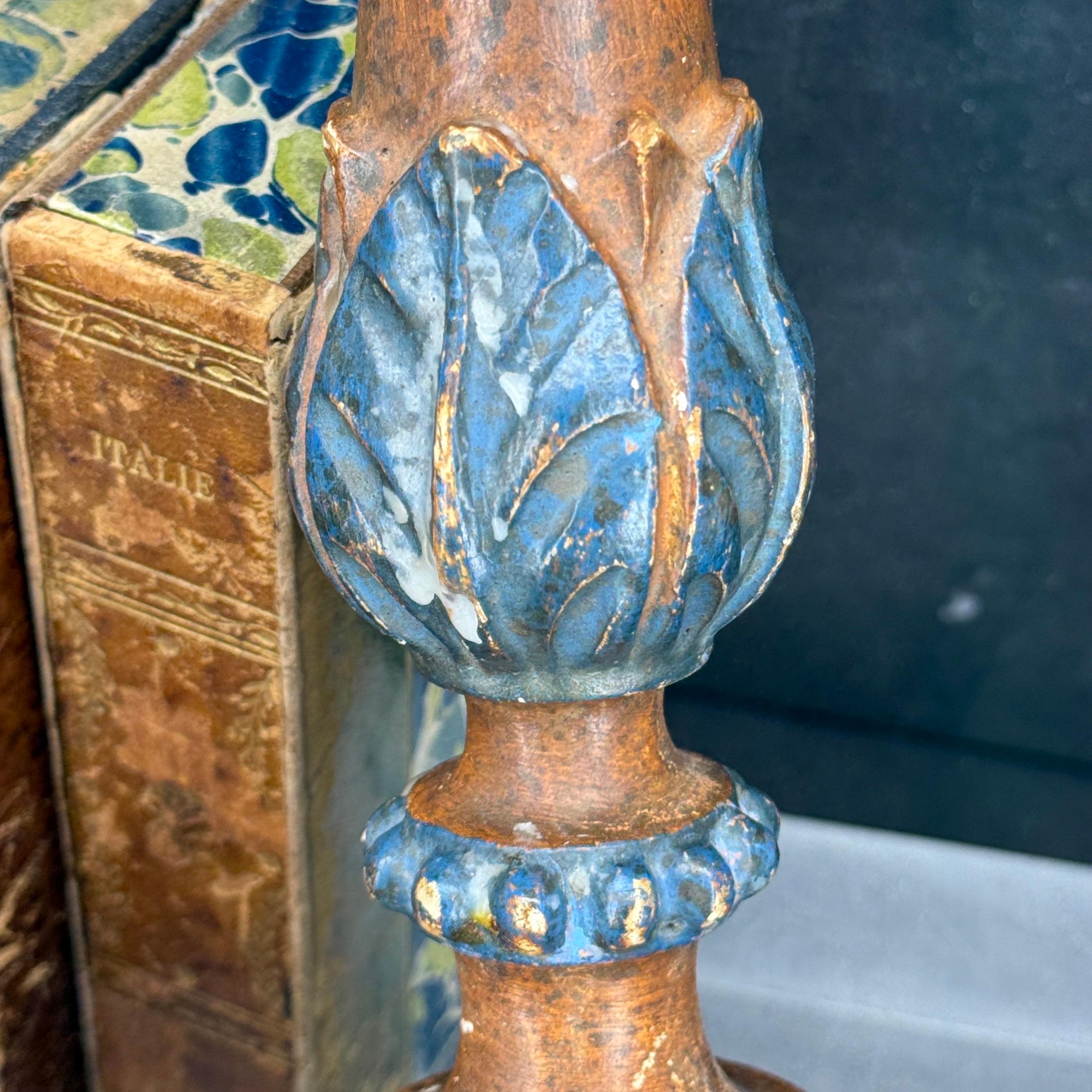 Legno Early 19th Century Italian Wood Painted Gilded Candlestick Pricket in vendita
