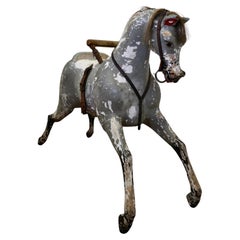 Cheval en bois du début du 19e siècle