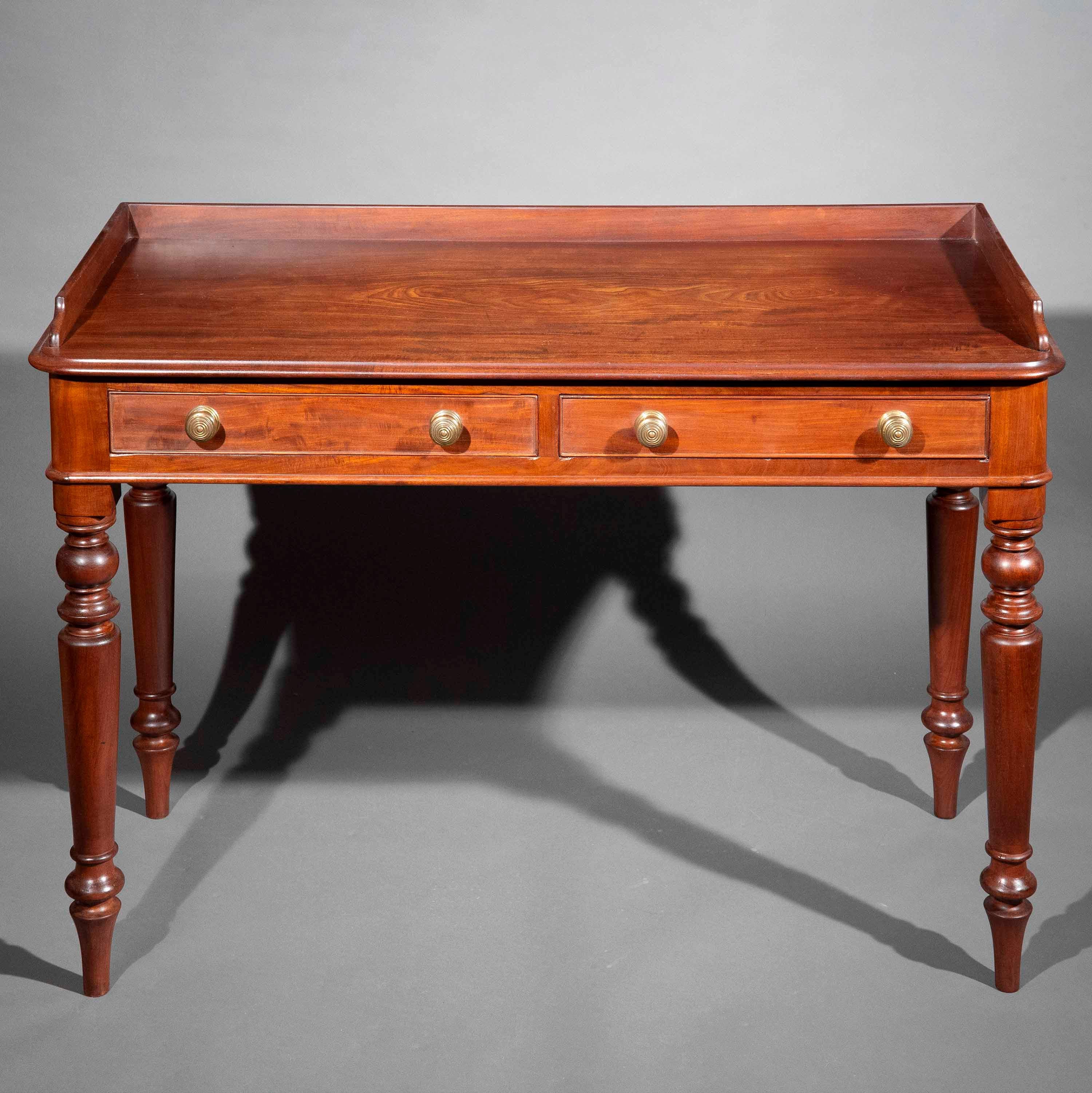 Mesa de escritorio de principios del siglo XIX Madera en venta