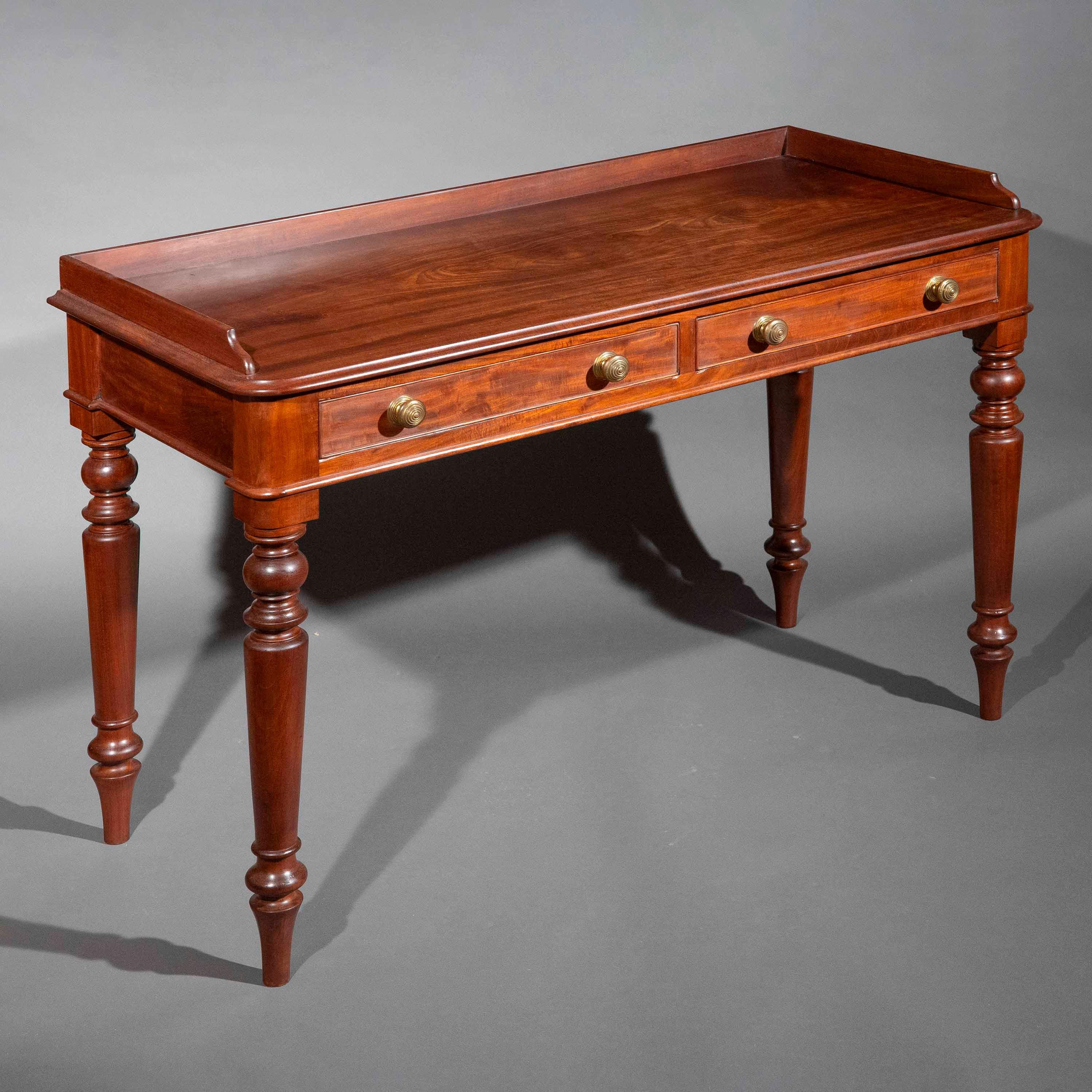 Mesa de escritorio de principios del siglo XIX en venta 2