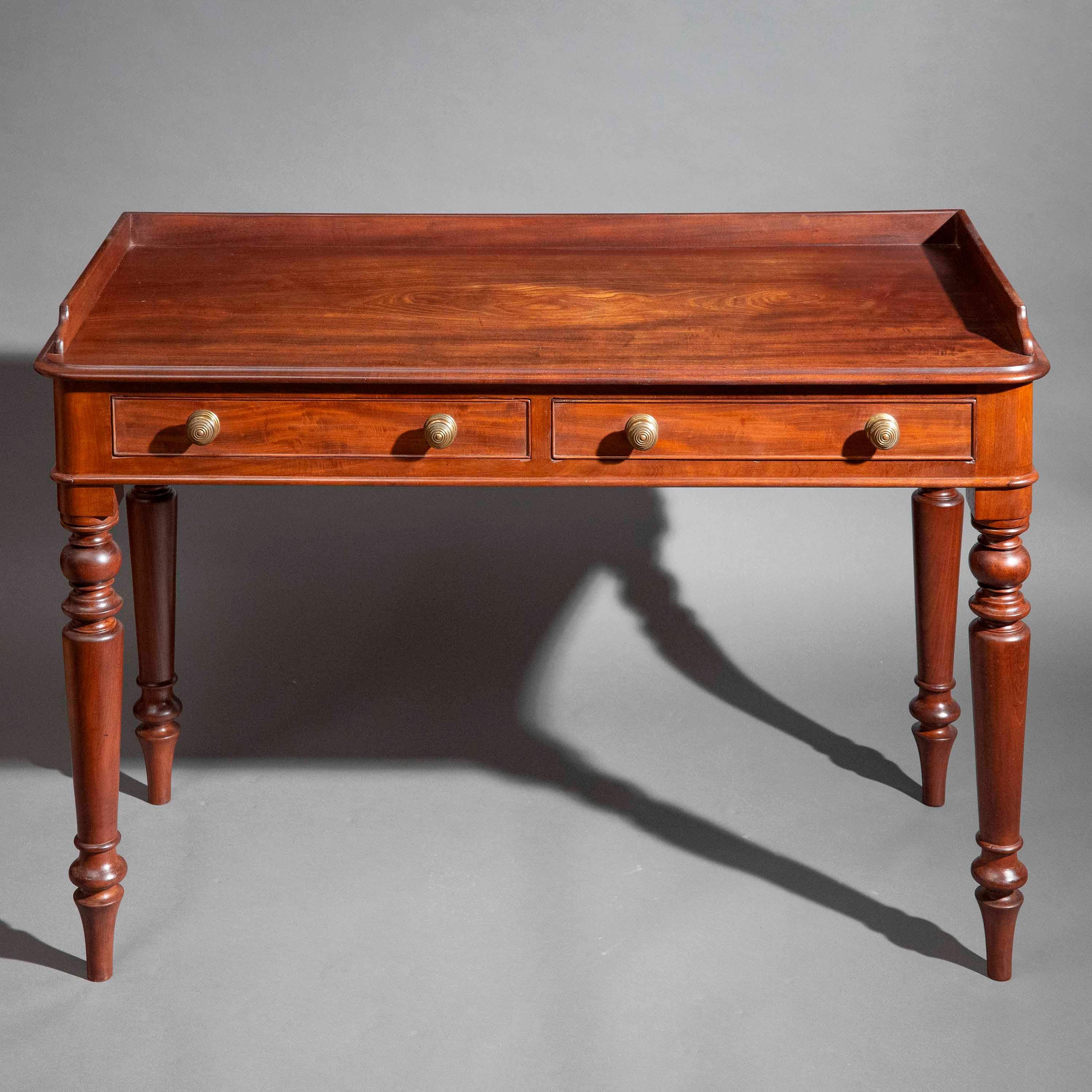 Mesa de escritorio de principios del siglo XIX en venta 3