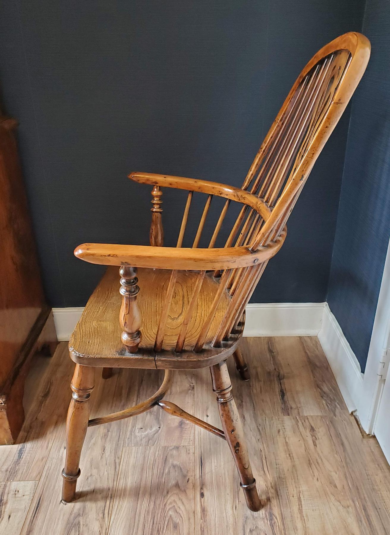 Rare Early 19th Century Yew Wood English George III “Bow Back” Windsor Armchair.  Fine quality, elegant proportions and extremely comfortable.  Rich patination and deep lustrous color. Shaped pierced splat with burled grain over figured elm seat