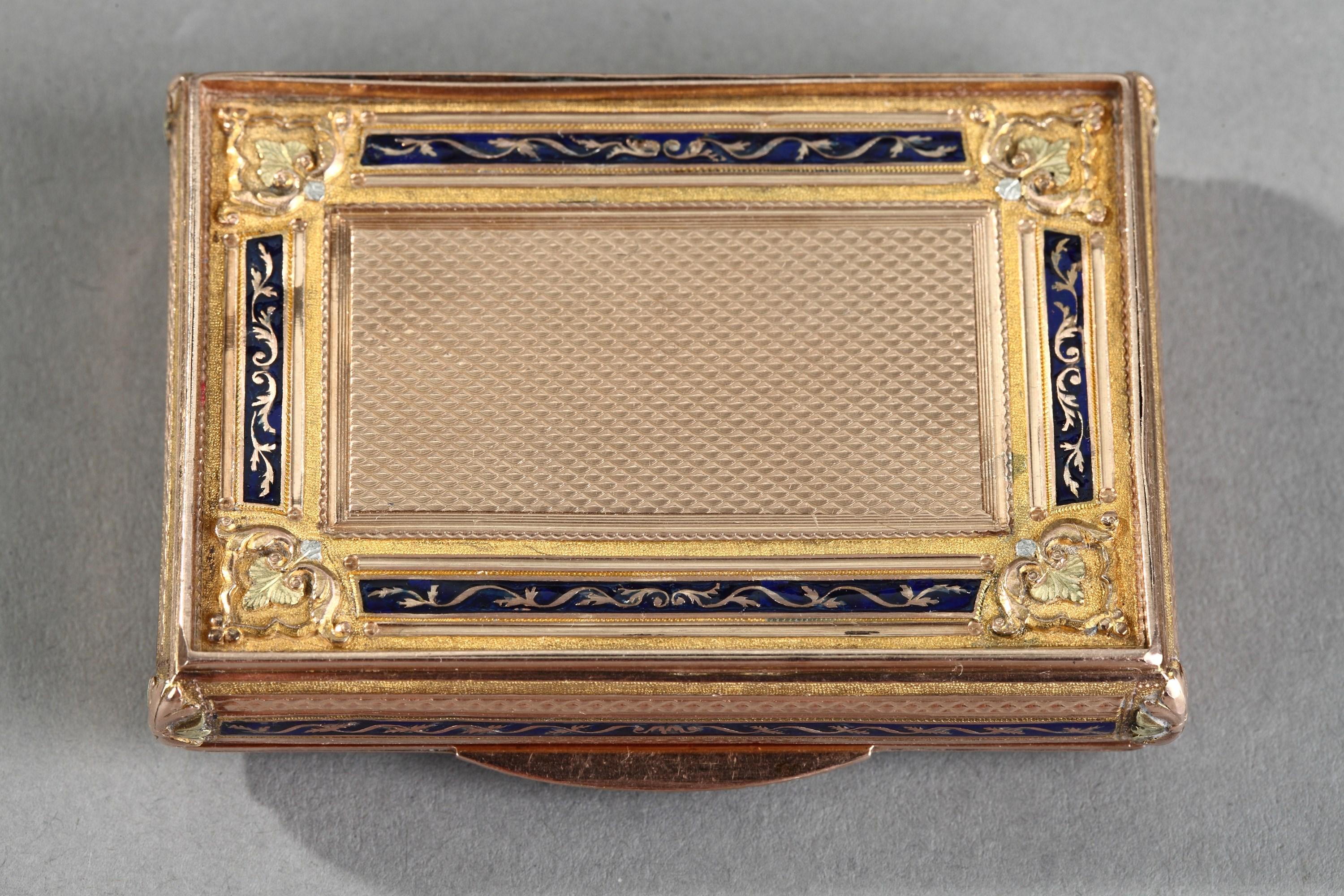 XIXe siècle Boîte en or et émail du début du 19e siècle, travail suisse en vente