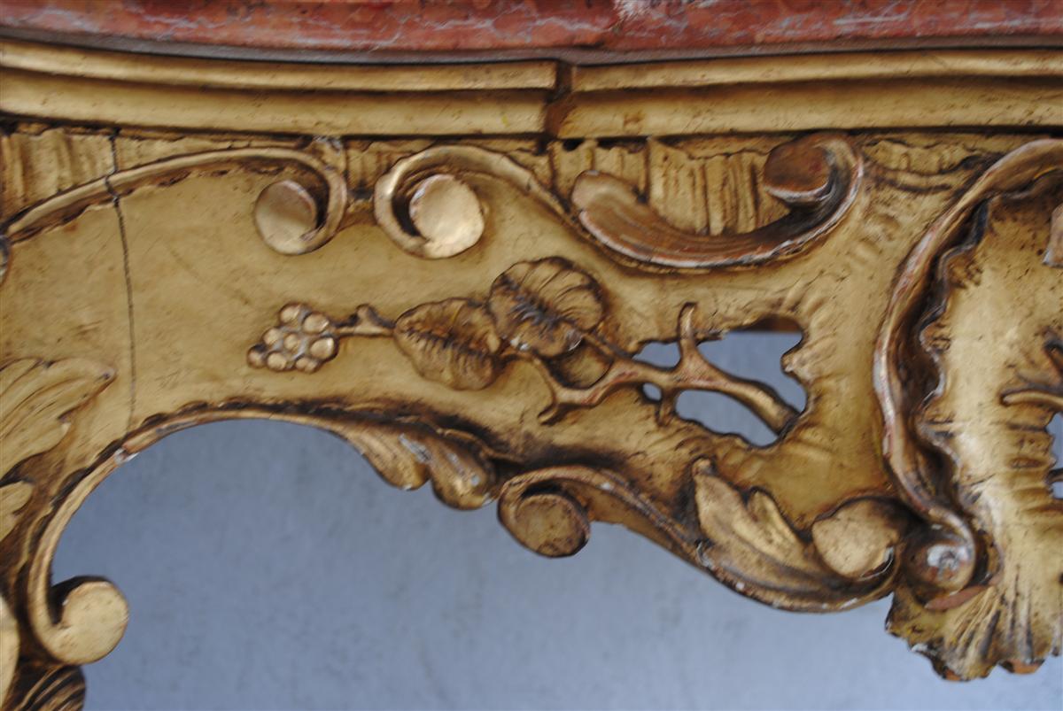 Konsole im Louis-XV-Stil des frühen 19. Jahrhunderts aus vergoldetem Holz mit Marmorplatte im Angebot 5