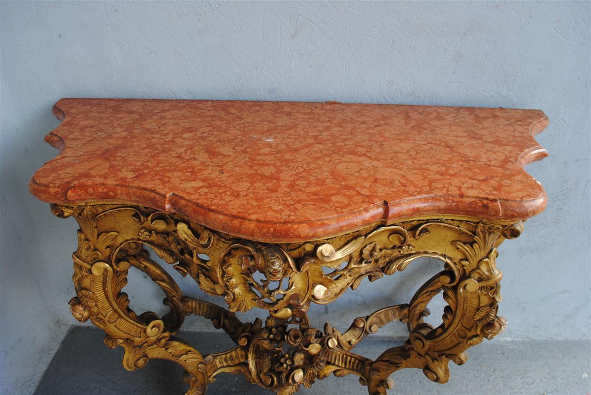 Konsole im Louis-XV-Stil des frühen 19. Jahrhunderts aus vergoldetem Holz mit Marmorplatte (Louis XV.) im Angebot