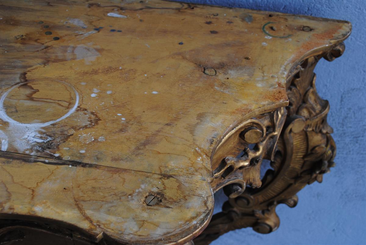 Konsole im Louis-XV-Stil des frühen 19. Jahrhunderts aus vergoldetem Holz mit Marmorplatte im Angebot 2