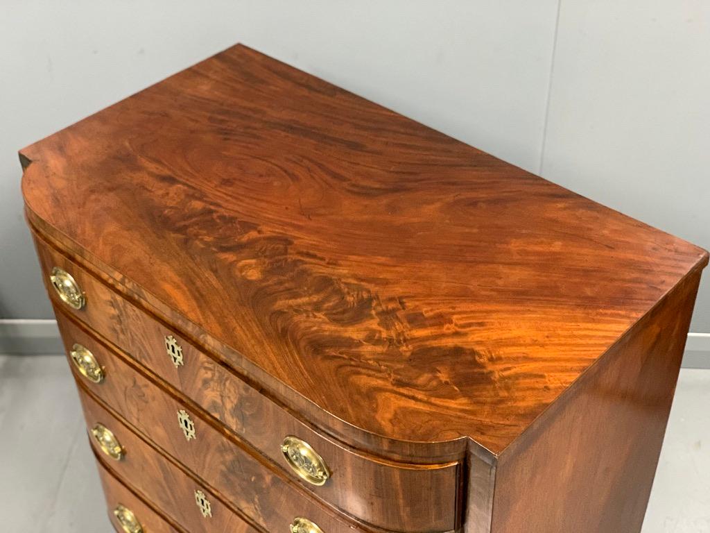 Early 19th Regency Cuban Mahogany Bow Front Chest of Drawers 6