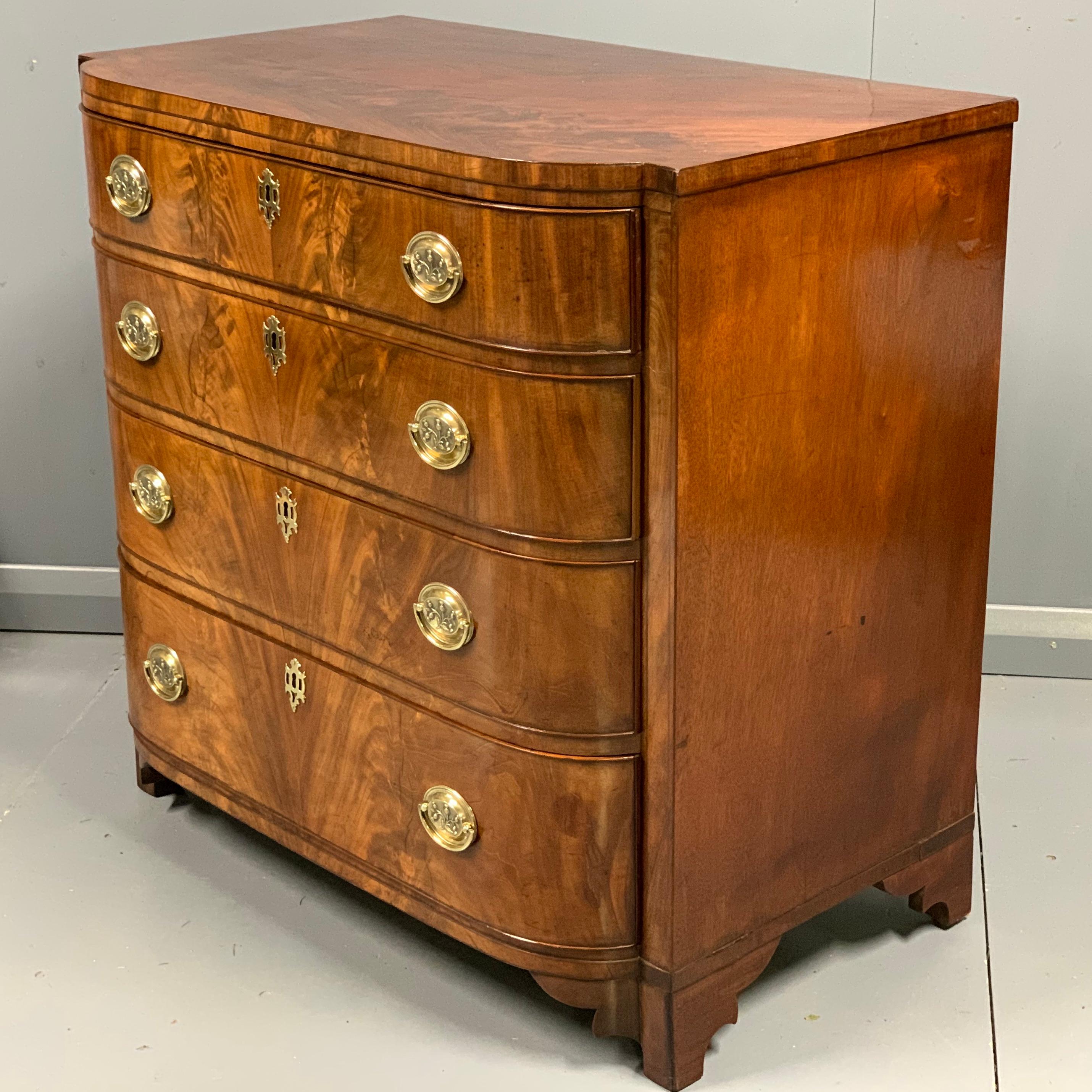 Early 19th Regency Cuban Mahogany Bow Front Chest of Drawers In Good Condition In Uppingham, Rutland