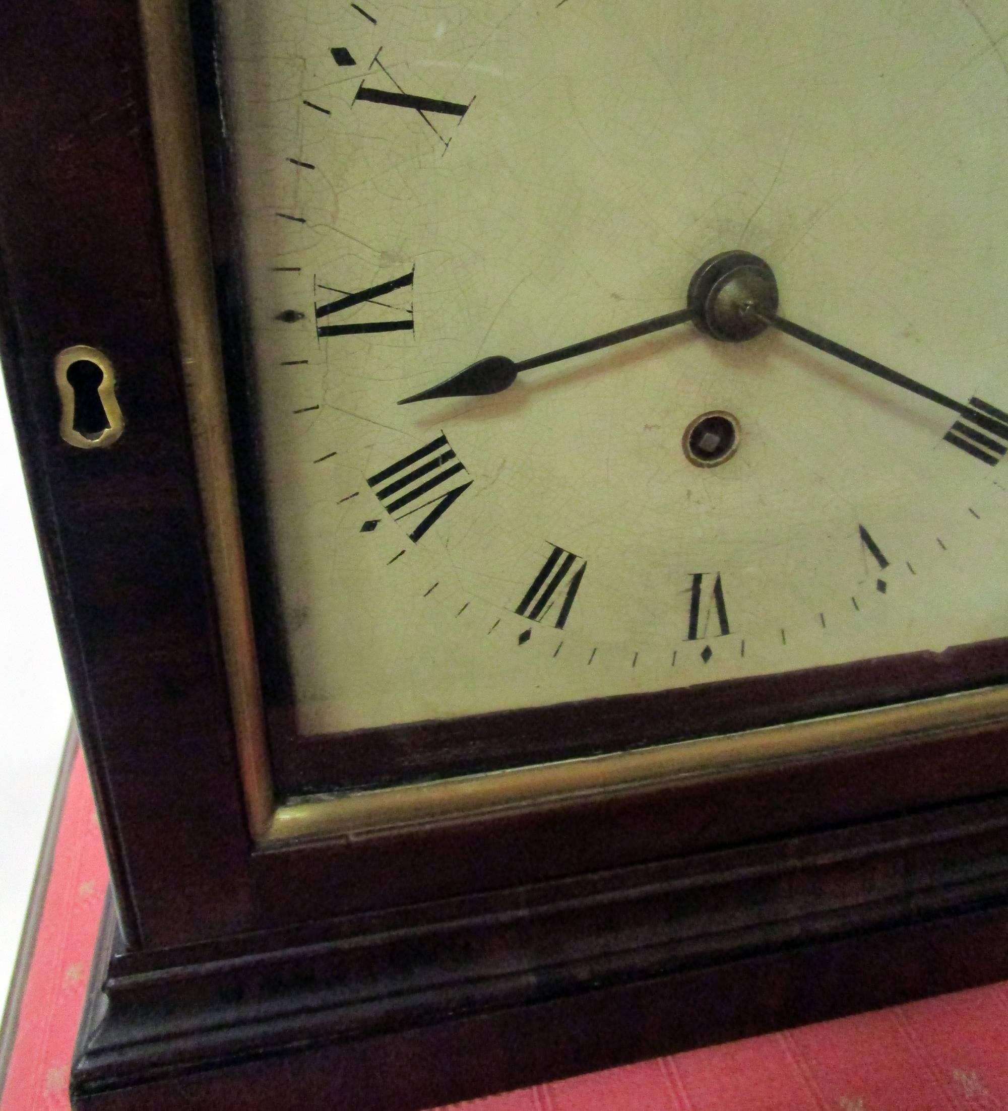 Early 19th century Regency English Mahogany Bracket Clock In Good Condition For Sale In Savannah, GA