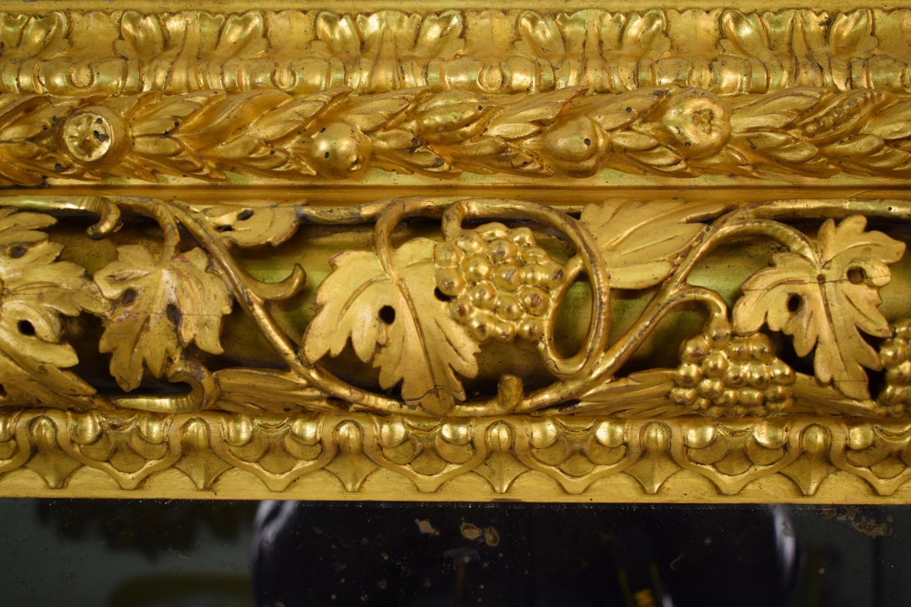 Früher 19. venezianischer rechteckiger Spiegel mit Schnitzerei und Vergoldung im Angebot 3