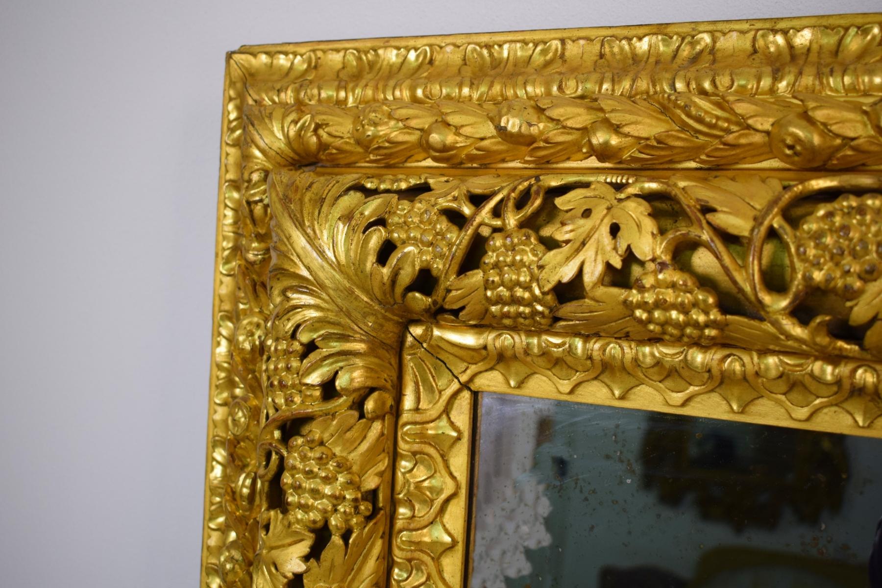 Früher 19. venezianischer rechteckiger Spiegel mit Schnitzerei und Vergoldung im Angebot 2