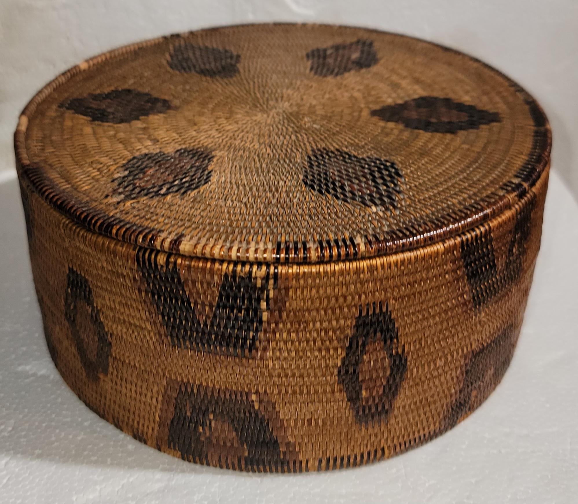Adirondack Early 19thc American Indian Lidded Basket For Sale