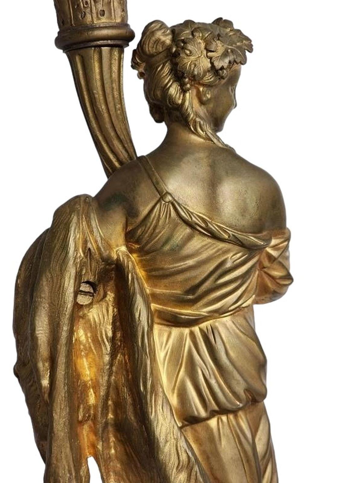 Antike französische Bronzekandelaber des frühen 19. Jahrhunderts mit Marmorsockel im Angebot 2