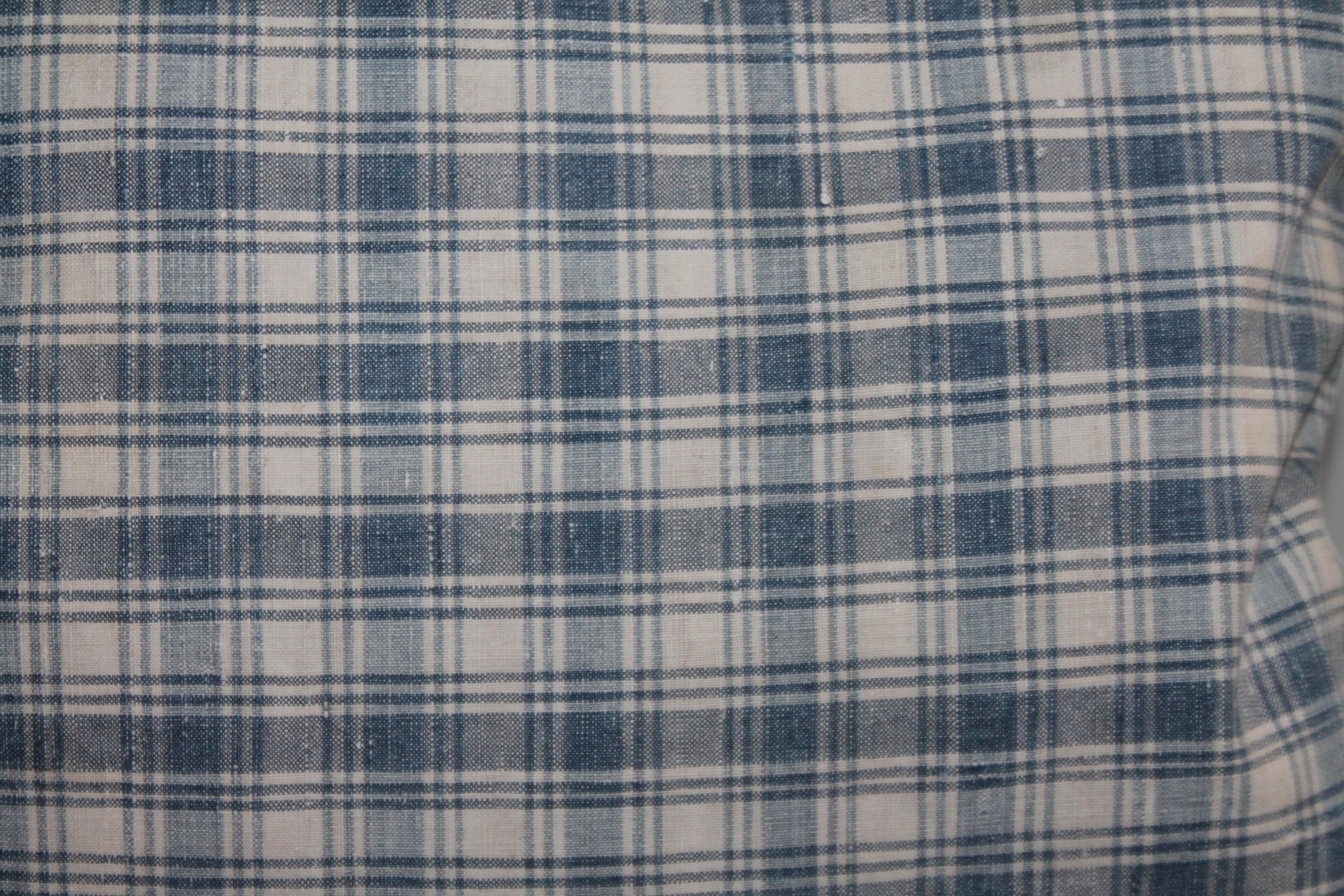 Américain Paire de coussins en lin fait à la main bleu et blanc du début du XIXe siècle en vente