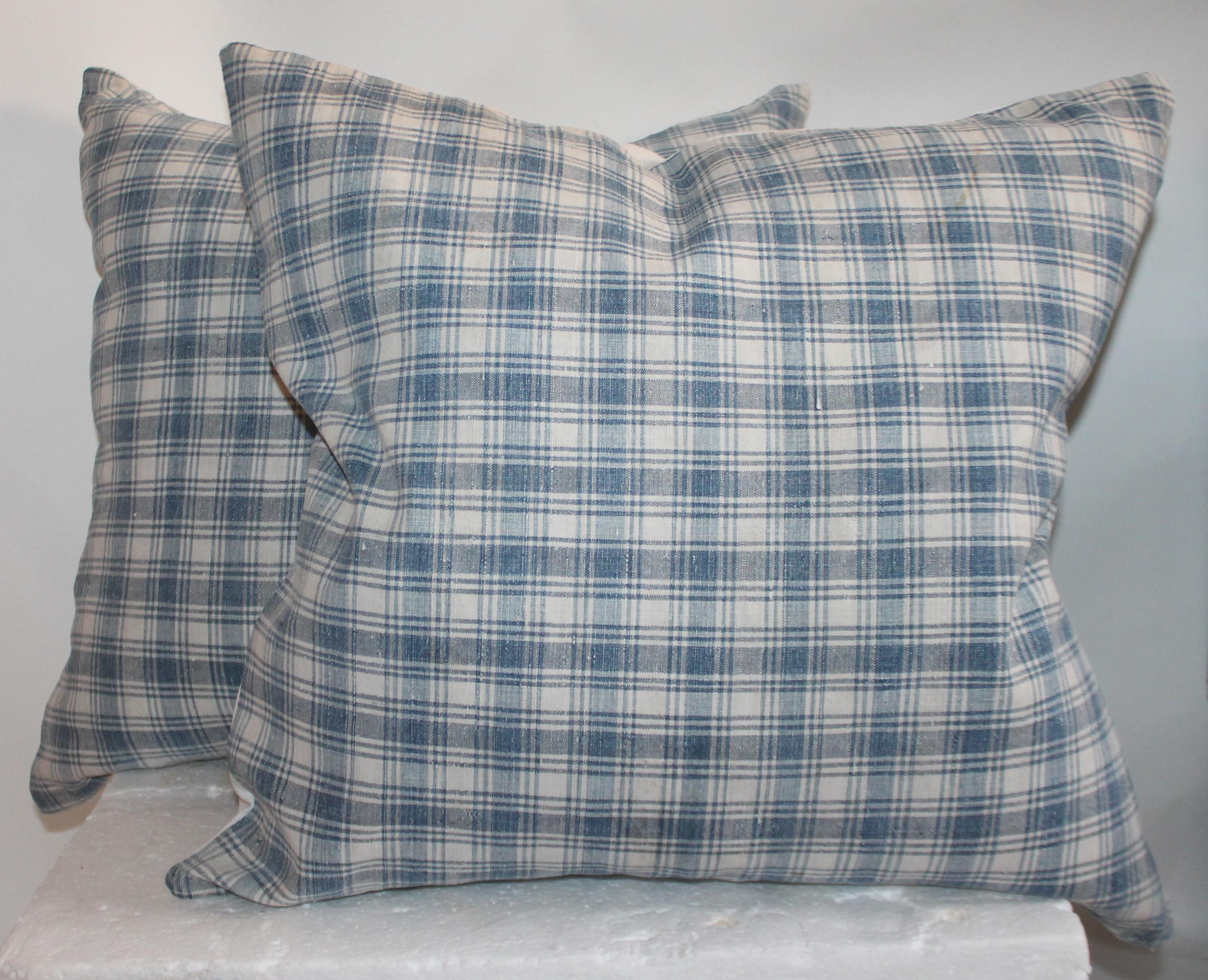 Hand-Crafted Early 19th Century Blue and White Homespun Linen Pillows, Pair For Sale