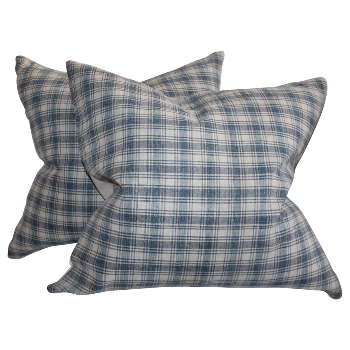 Early 19th Century Blue and White Homespun Linen Pillows, Pair For Sale